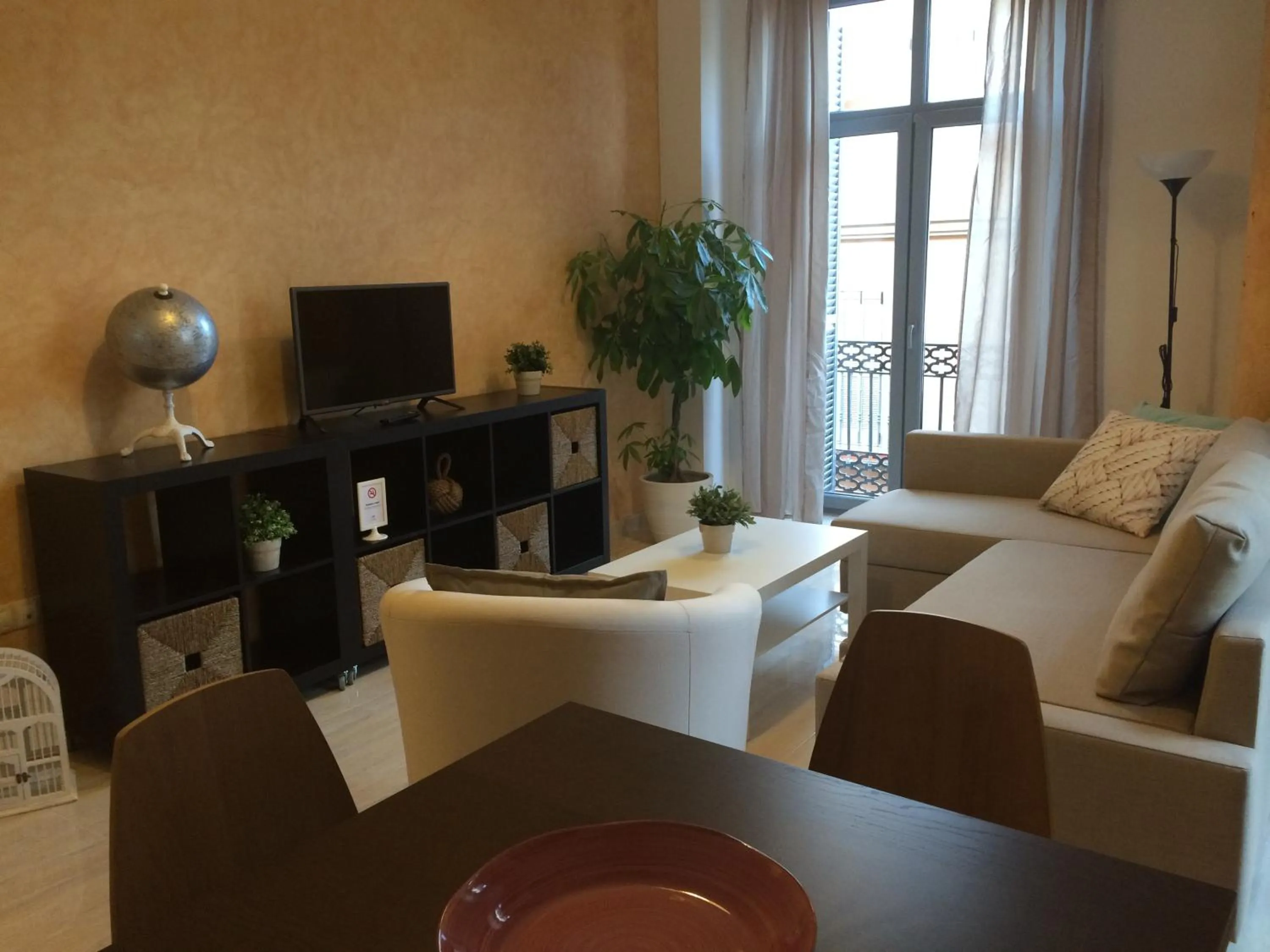 Living room in Life Apartments Alameda Colón