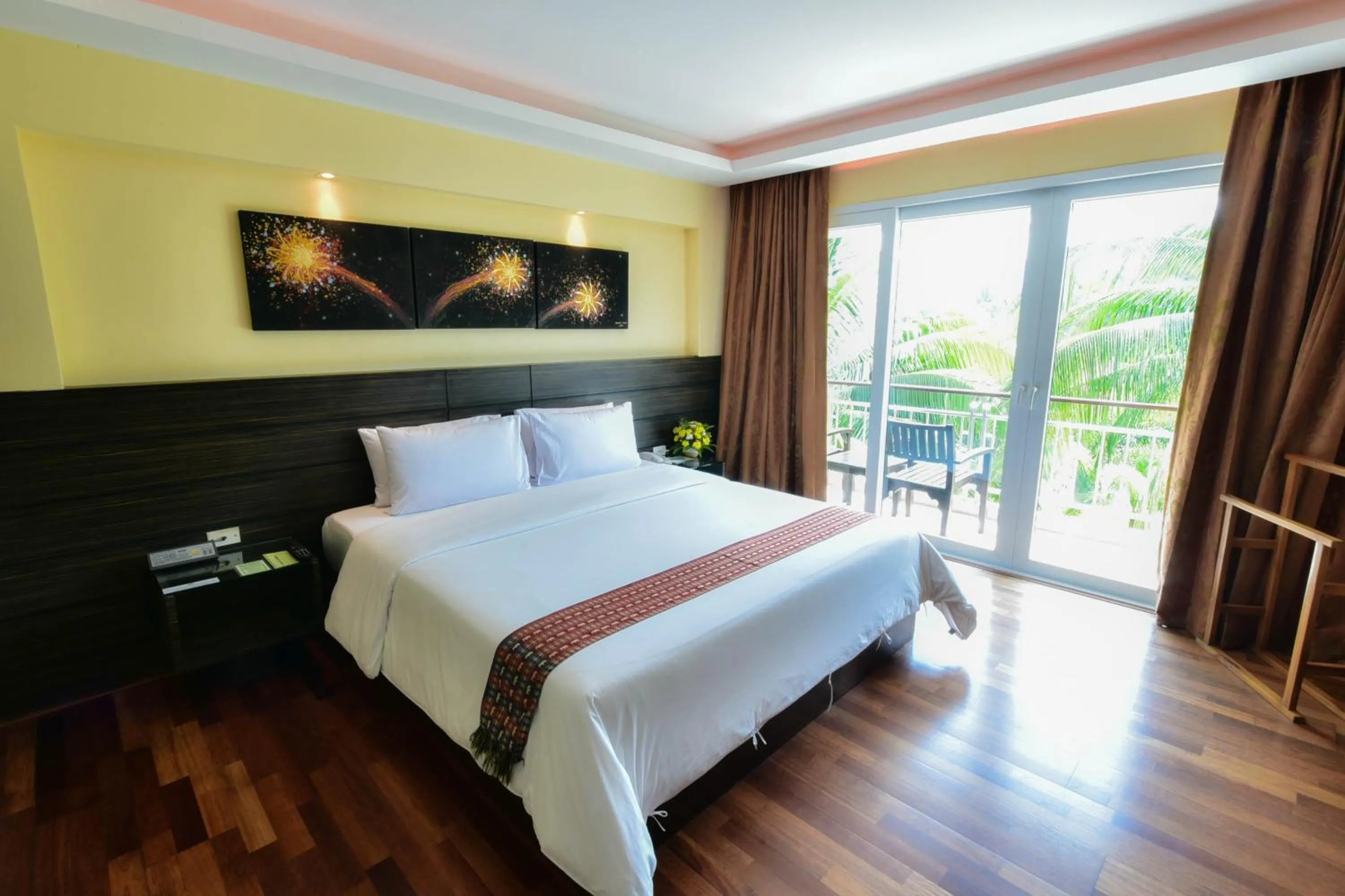 Bedroom, Bed in R-Mar Resort and Spa Patong, Phuket