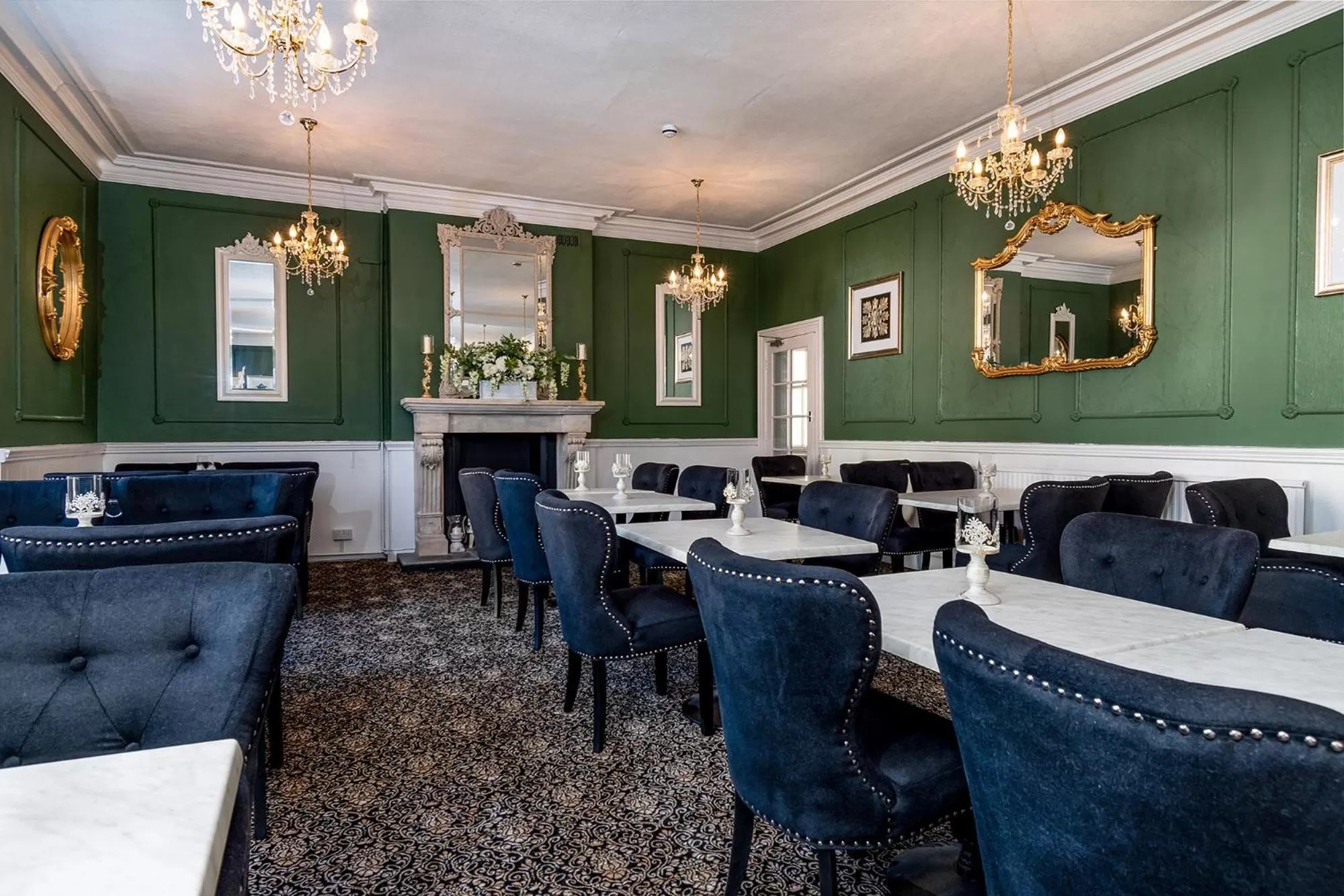 Breakfast in Lansdowne House with Private Car Park