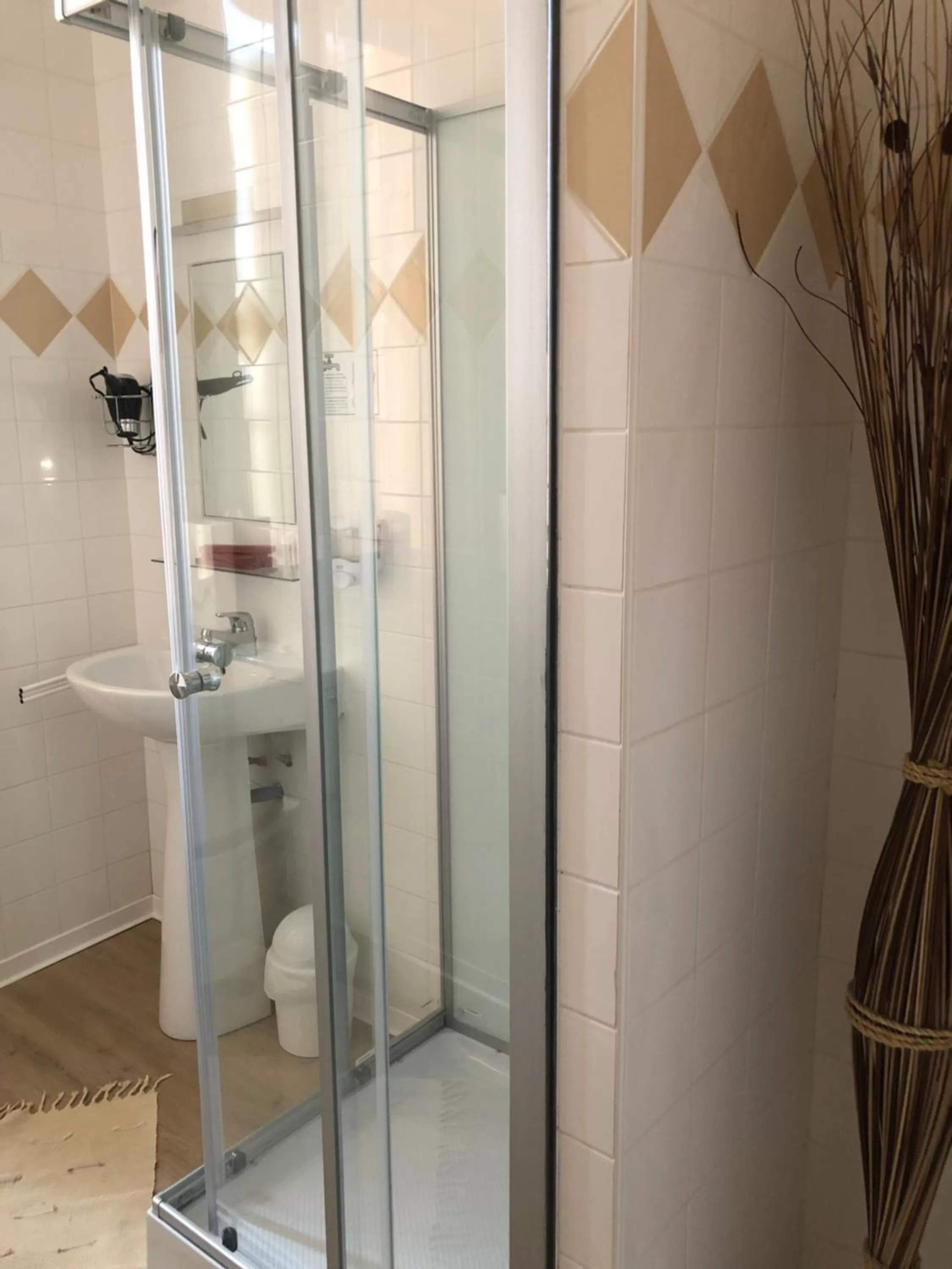 Shower in Hotel des Remparts