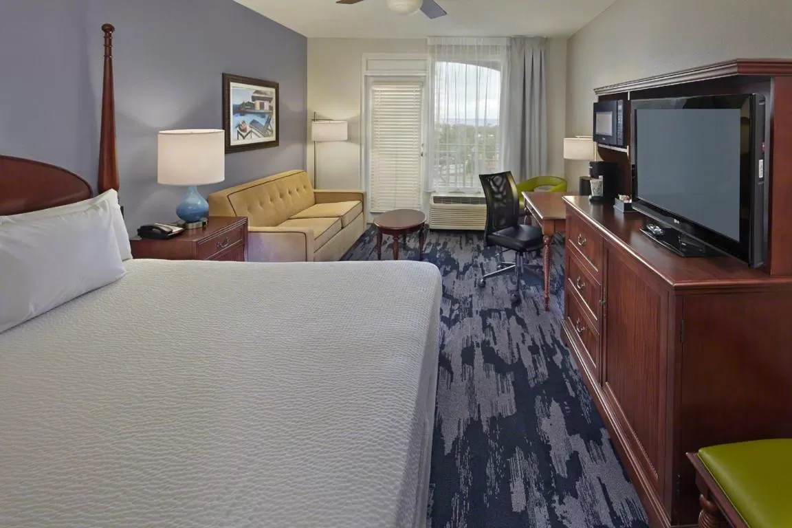 Bed in SummerPlace Inn