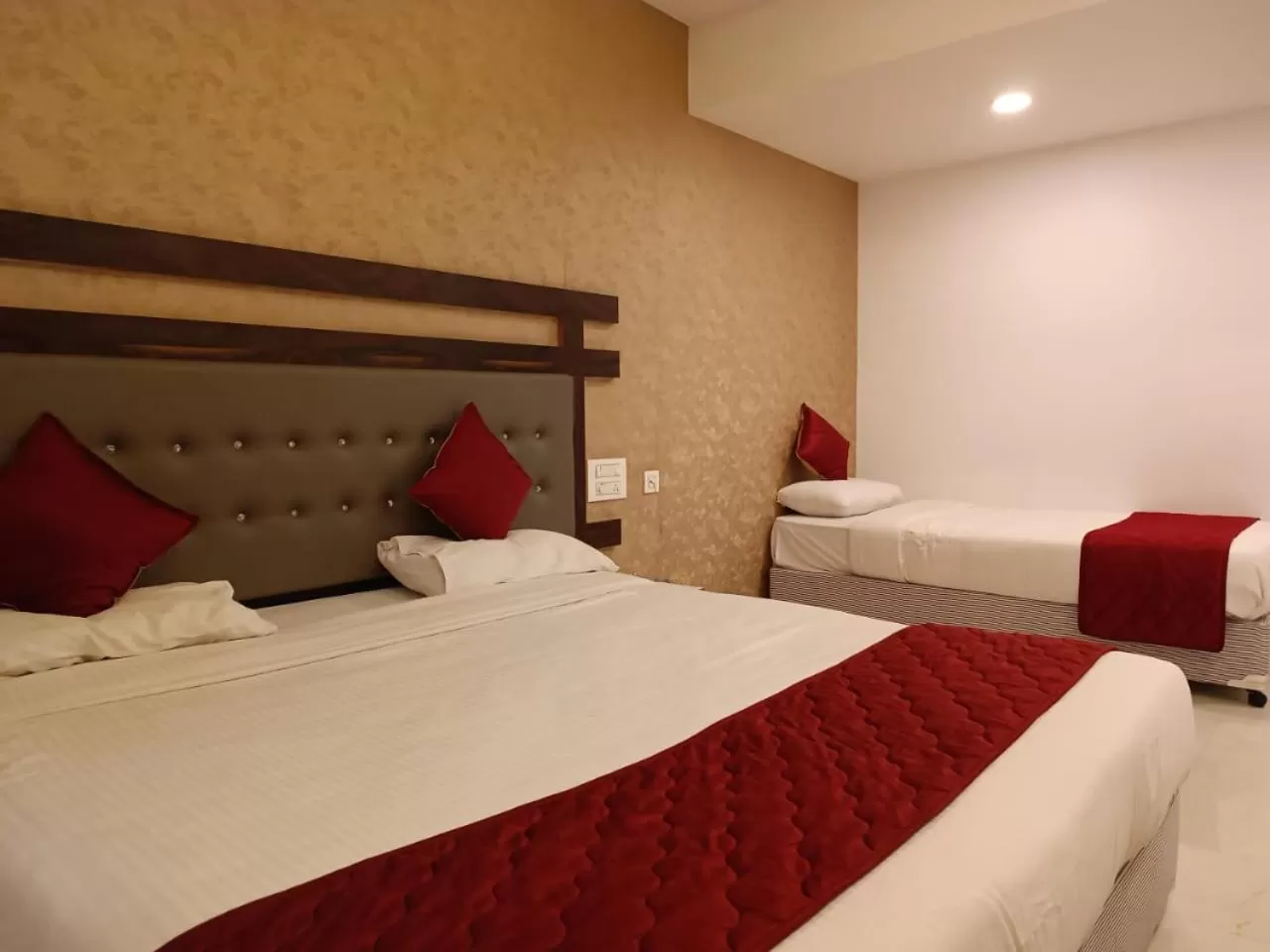 Bed in Hotel Woodside Prestige