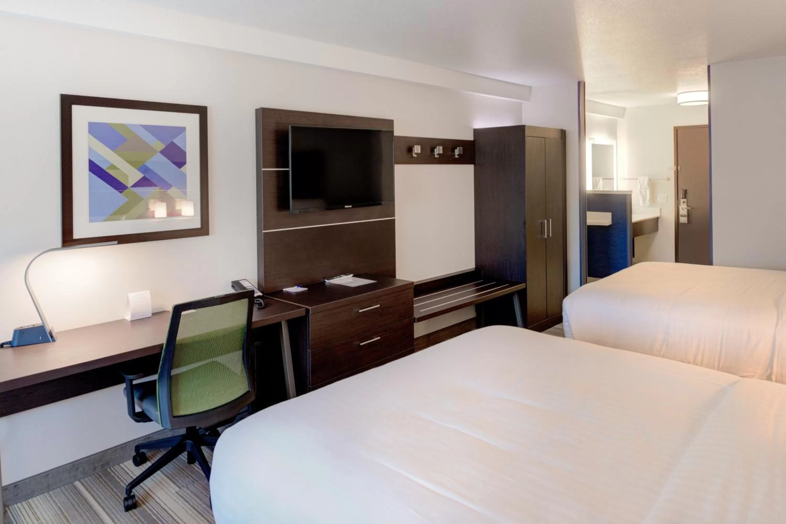 Photo of the whole room, Bed in Holiday Inn Express Newberg - Wine Country by IHG