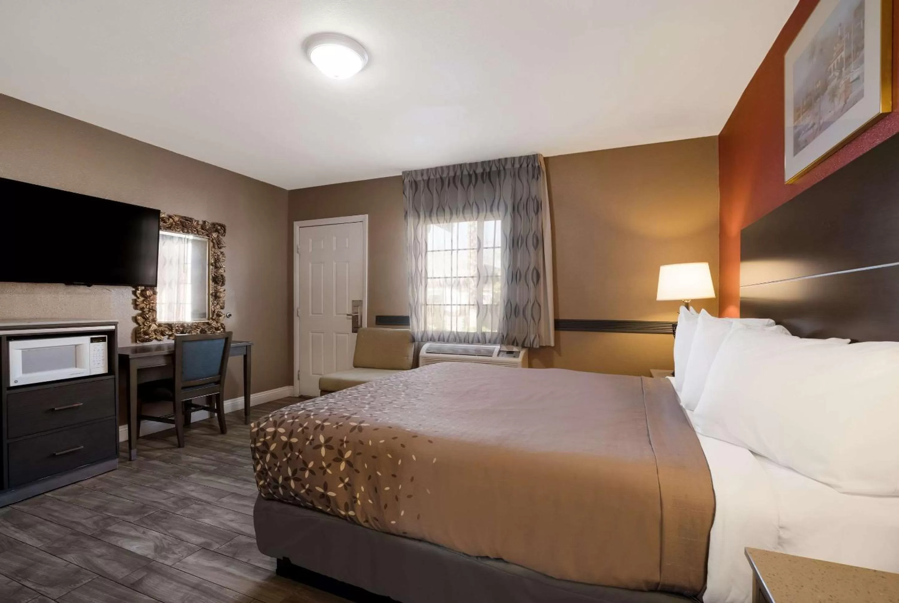 Bed in Rodeway Inn near Coachella