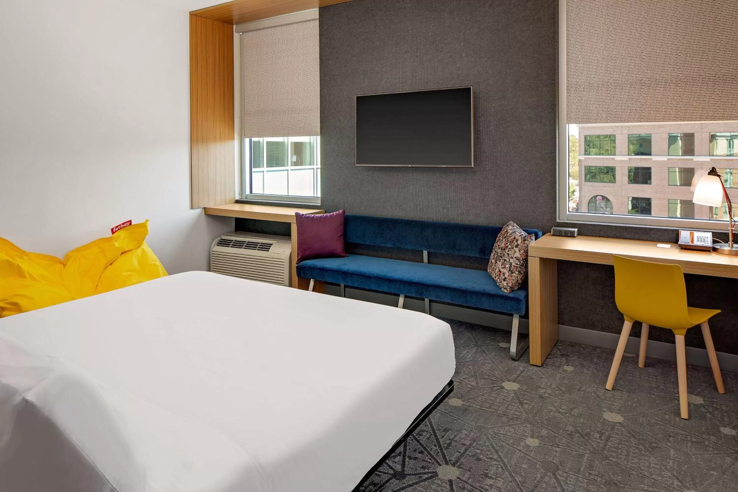 Photo of the whole room, Bed in Aloft Chapel Hill