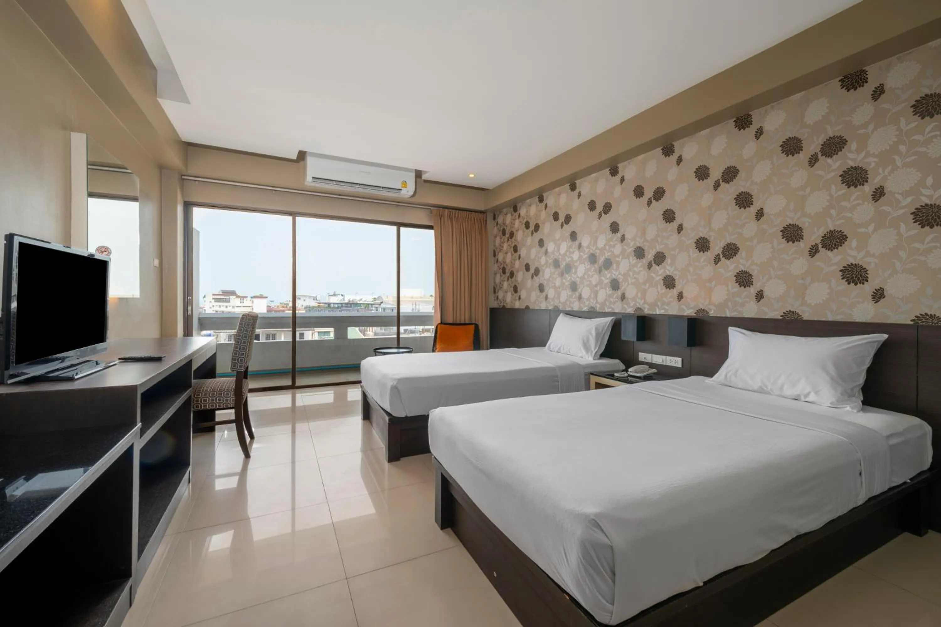 Bedroom, Bed in Welcome Plaza Hotel Pattaya