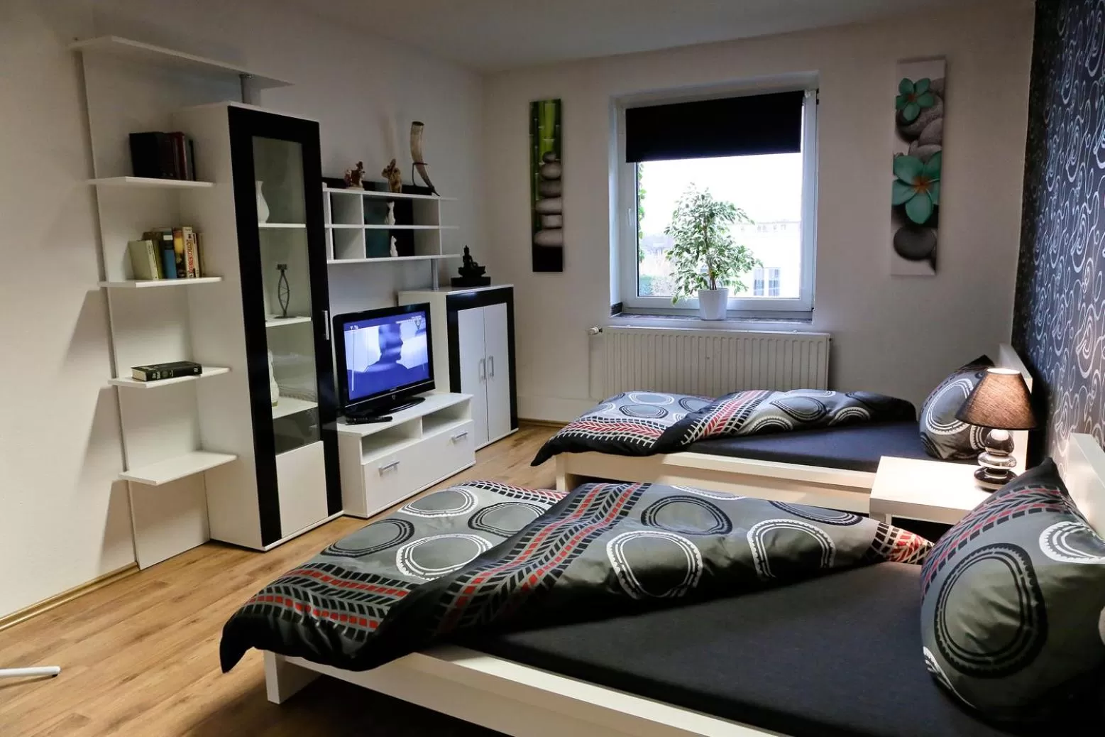 Day, Bed in Suite-Apartment-Essen