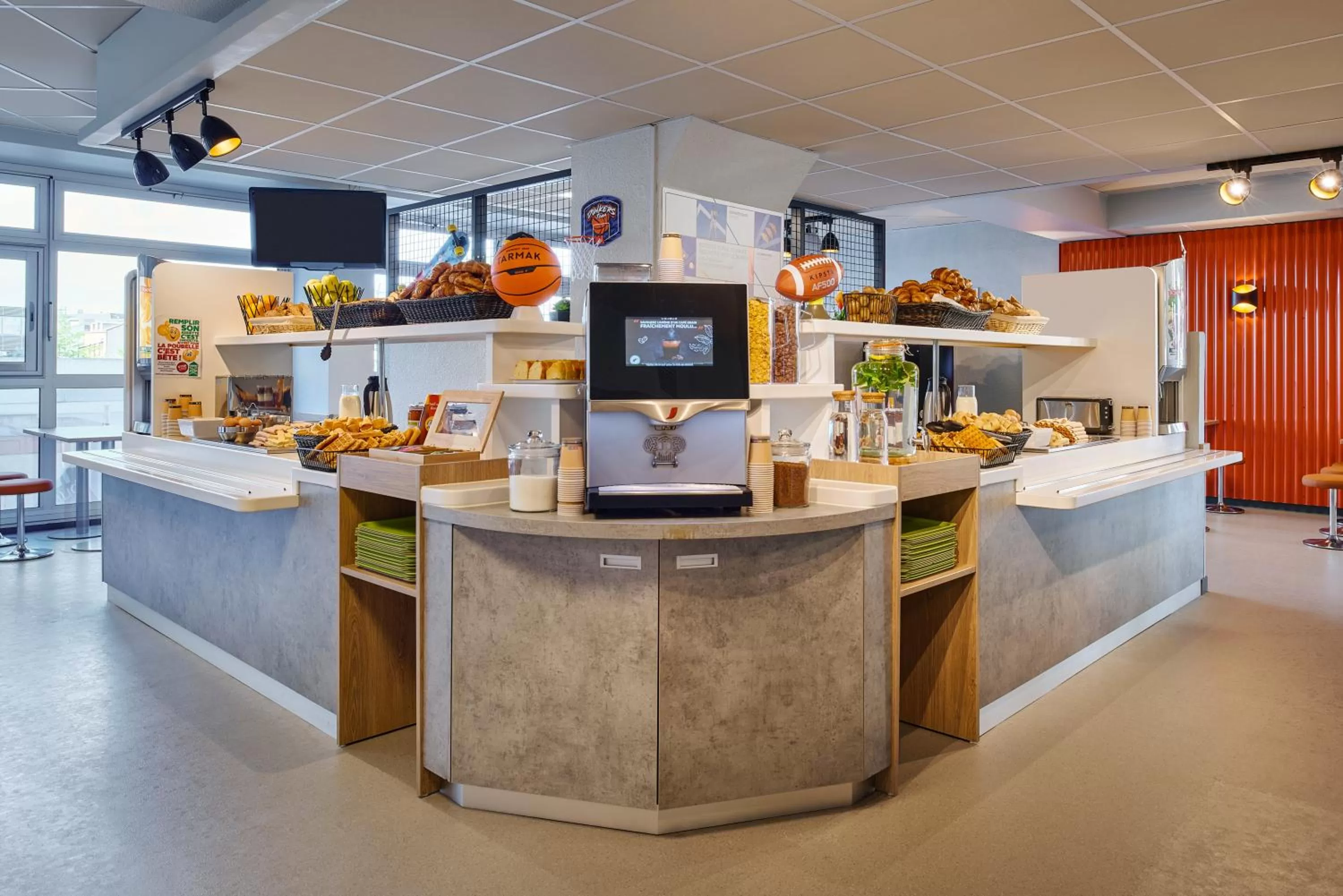 Food and drinks in ibis budget Paris Porte d'Aubervilliers