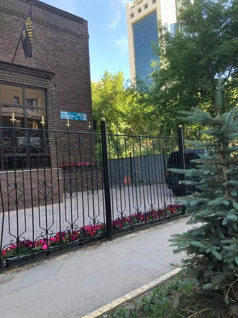 Neighbourhood, Property Building in Brown Hotel