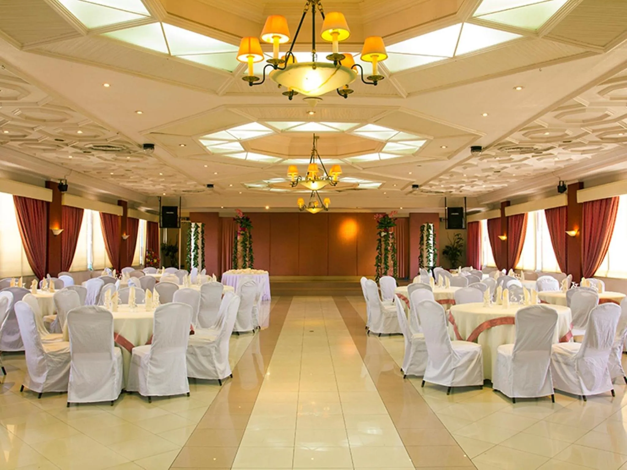 Banquet/Function facilities in Grand City Hotel Inc.