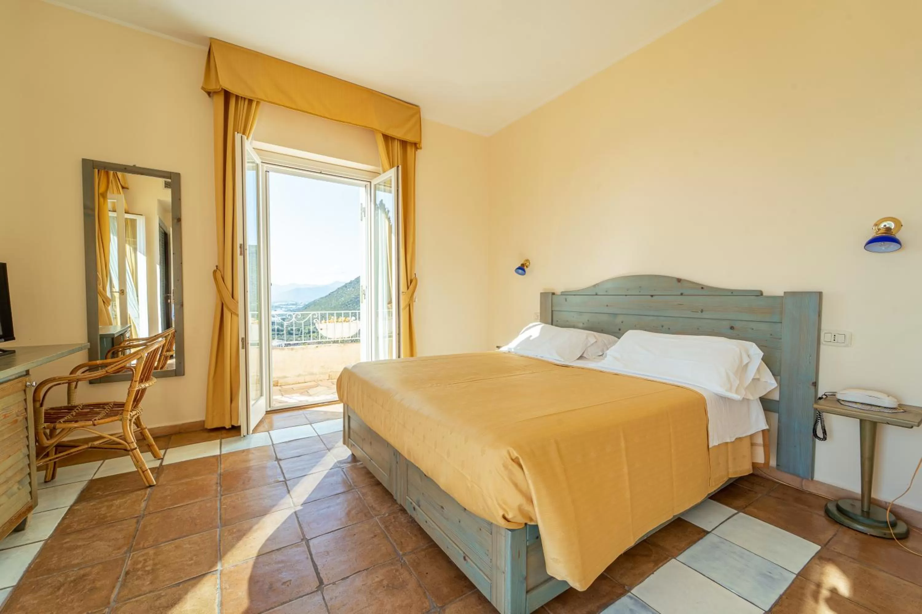 View (from property/room), Bed in Hotel Belvedere