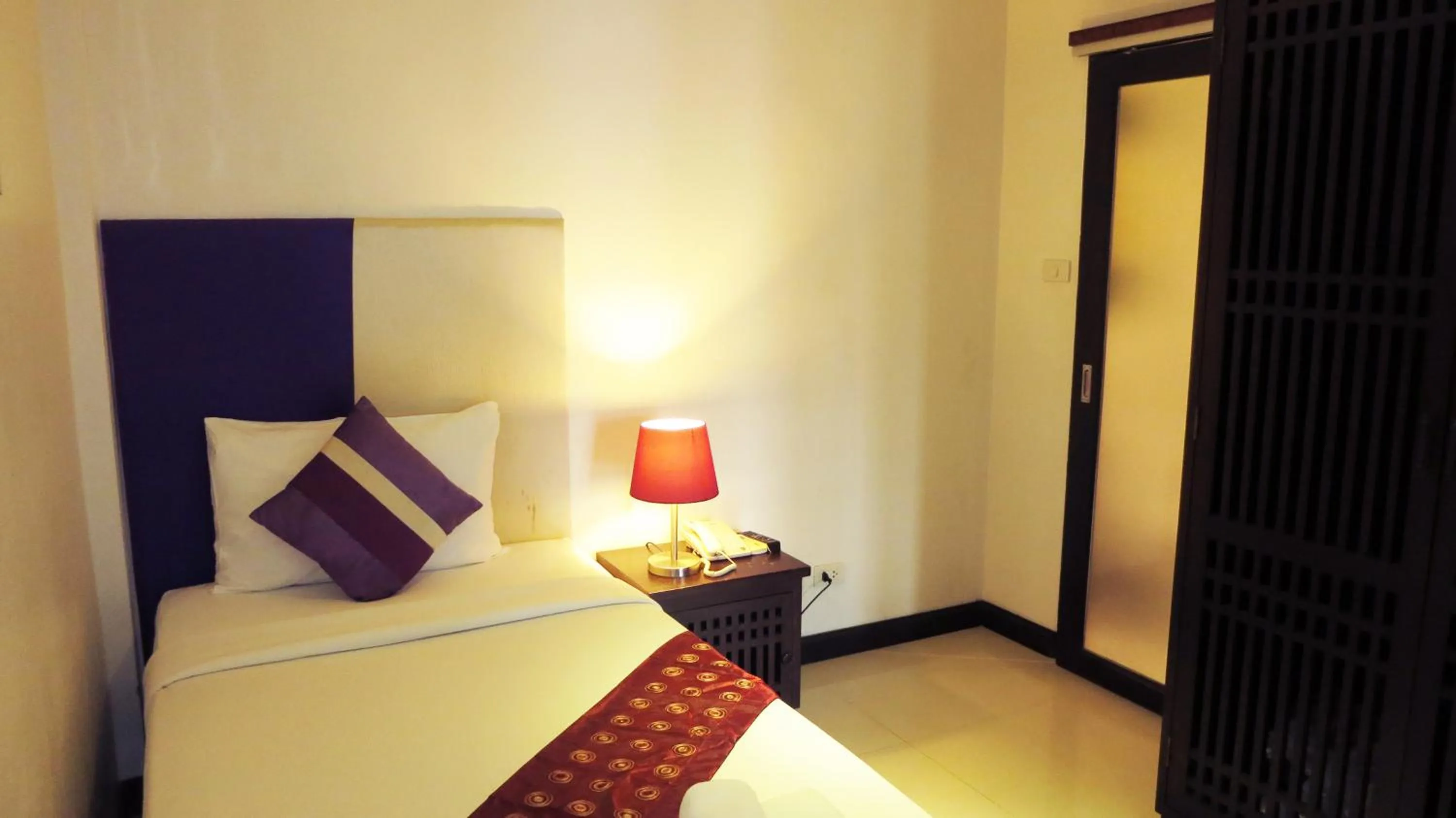 Photo of the whole room, Bed in Queen Boutique Hotel Chaweng