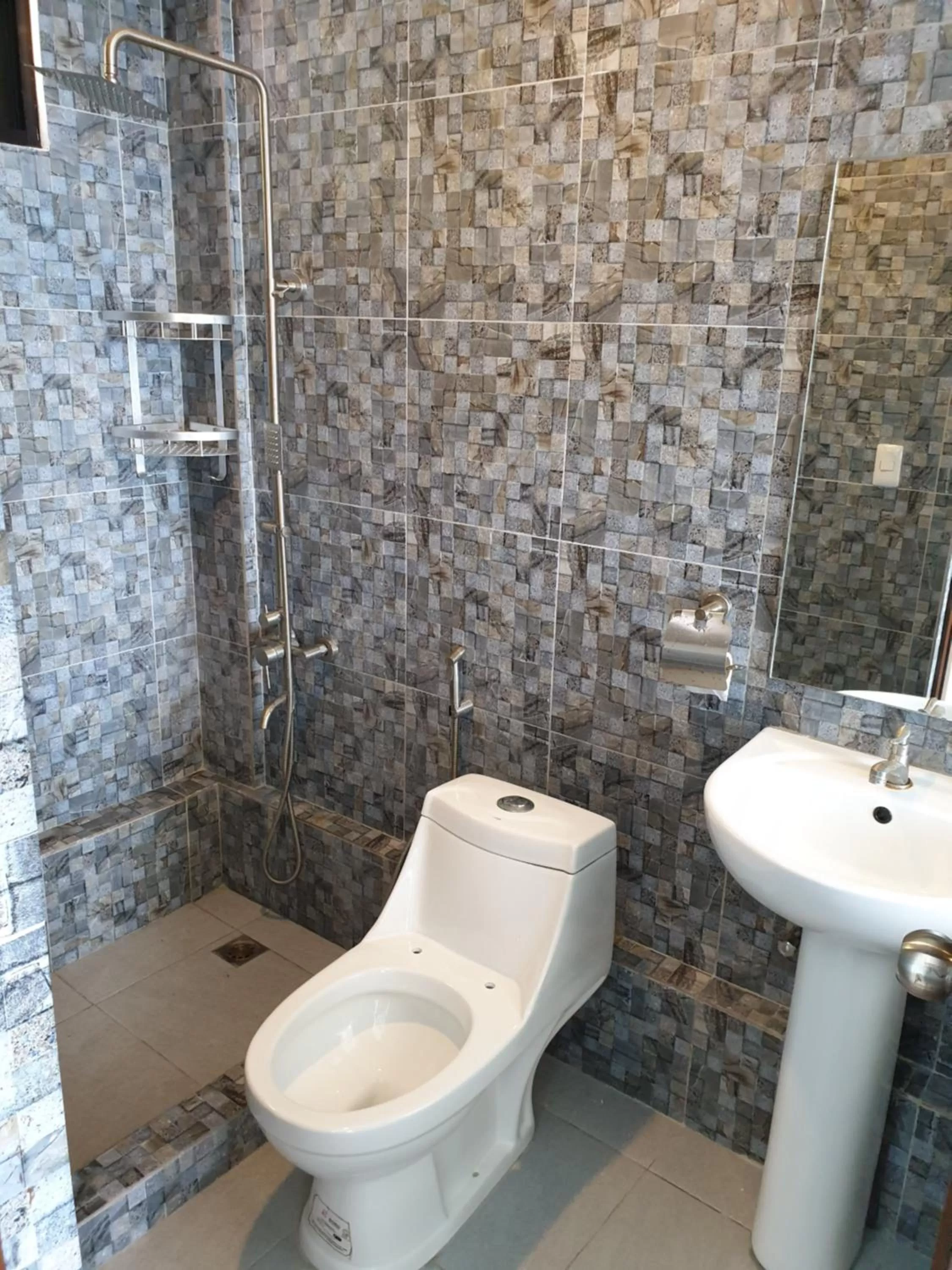 Bathroom in Raya Del Sol Dive Resort