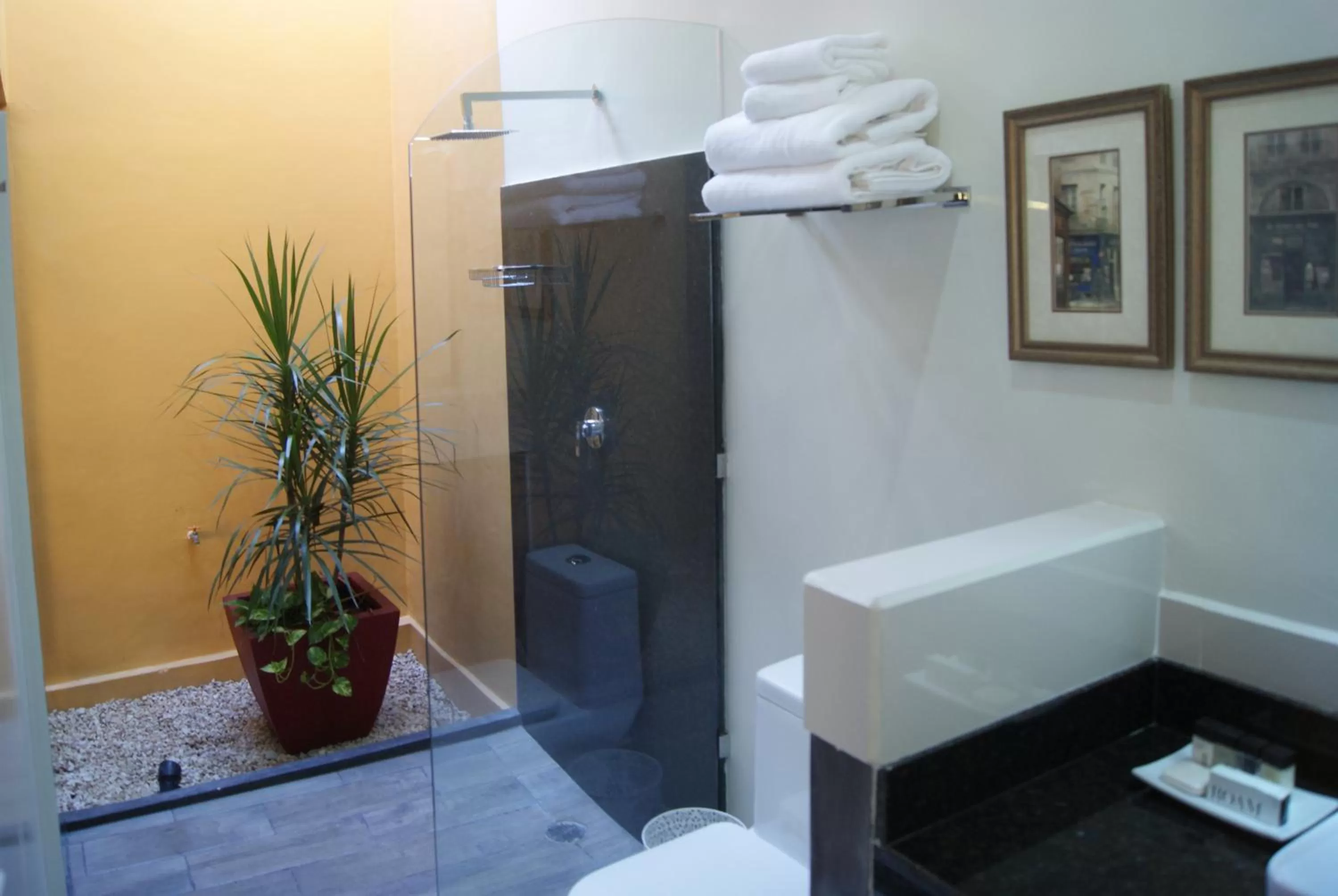 Ochenta Y Dos Bed & Breakfast & Spa