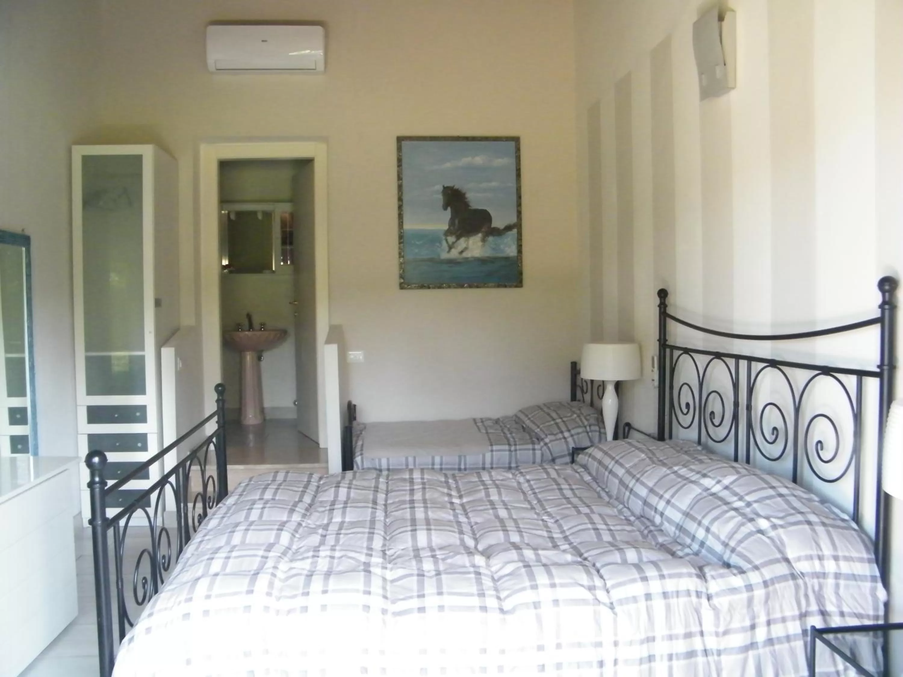 Bed in Villa Franca in Franciacorta