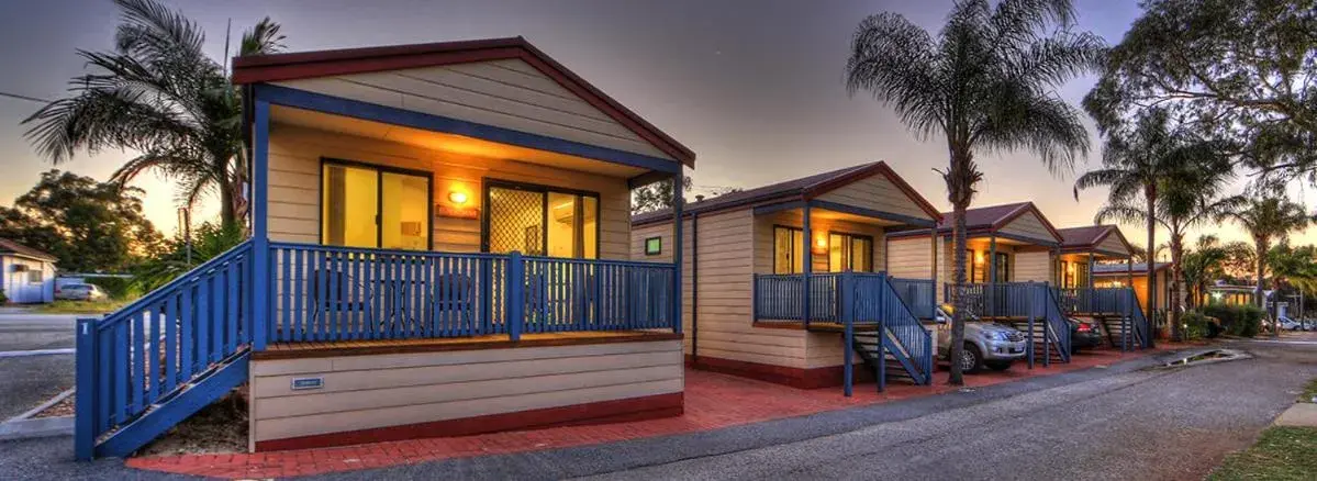 Deluxe Two-Bedroom Cottage in Central Caravan Park Deluxe Two-Bedroom Cottage in Central Caravan Park