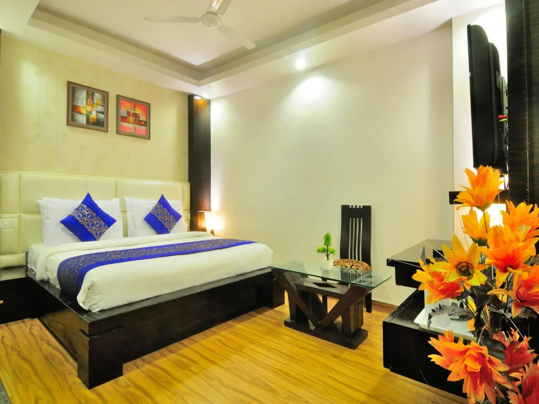 Deluxe Double or Twin Room in Hotel Elegance Deluxe Double or Twin Room in Hotel Elegance