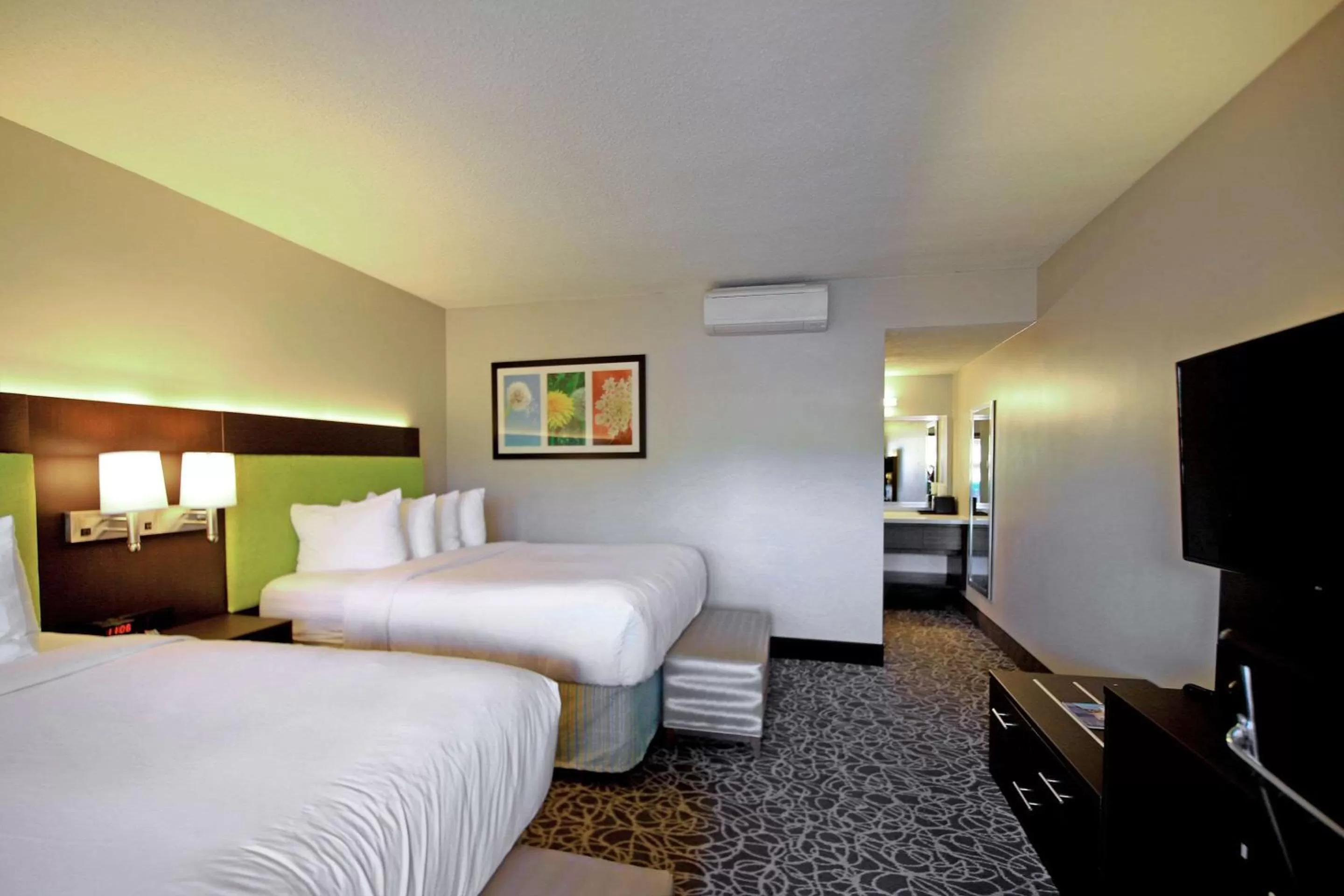 Photo of the whole room, Bed in El Sendero Inn, an Ascend Collection Hotel