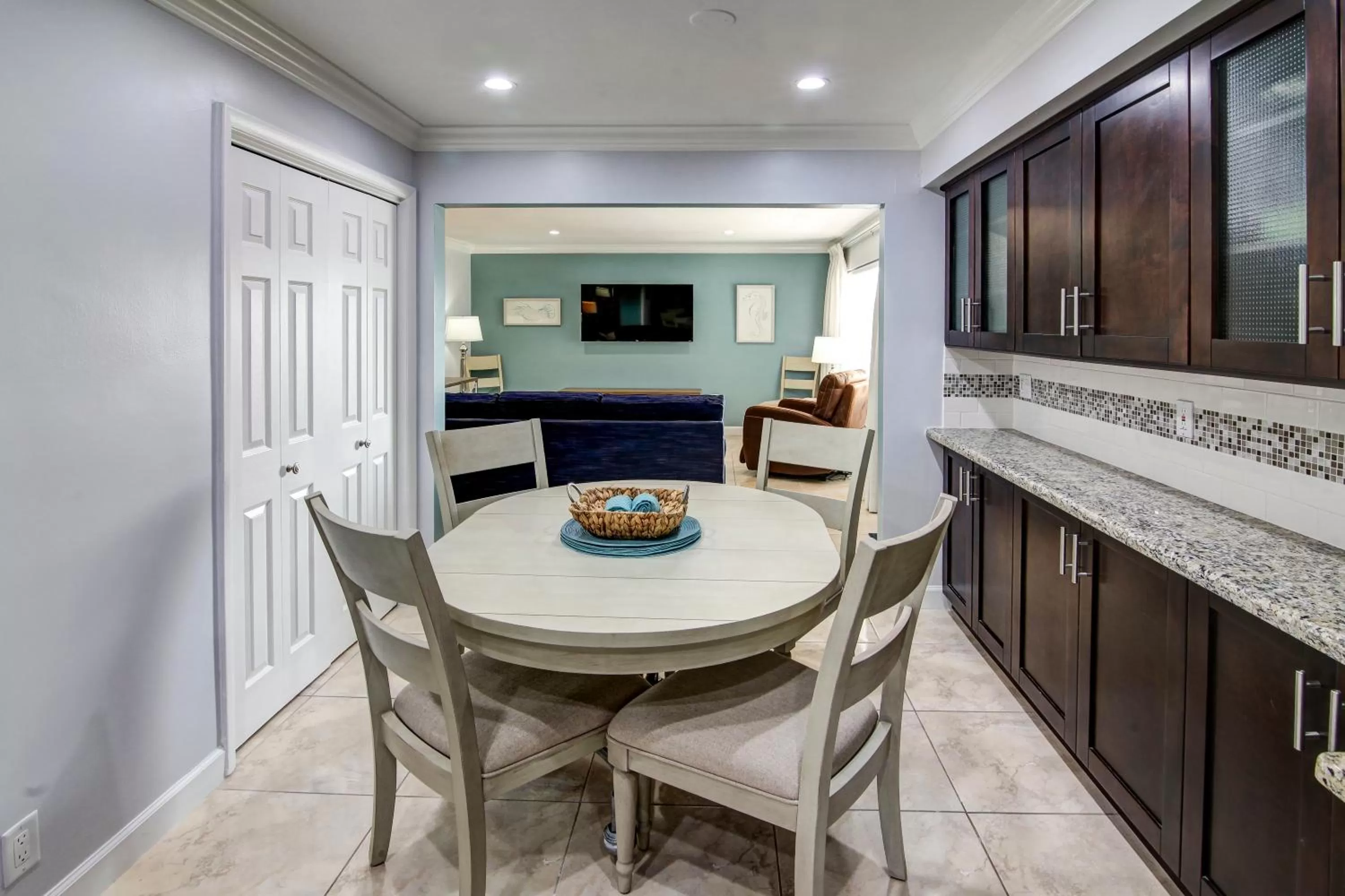 Kitchen or kitchenette in May-Dee Suites in Florida
