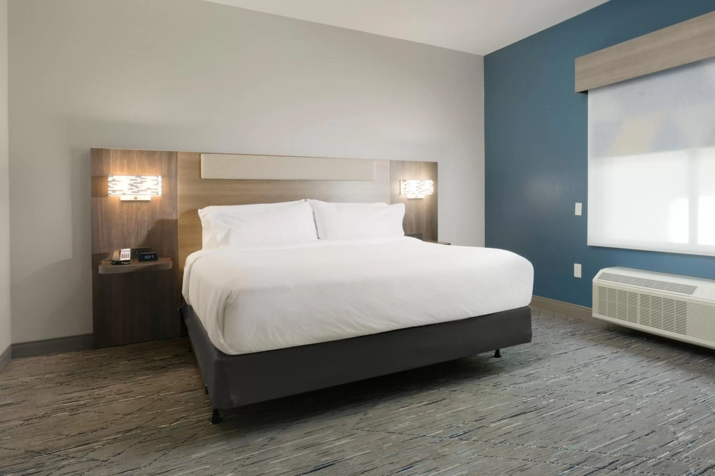 Bed in Holiday Inn Express & Suites - Williamstown - Glassboro by IHG