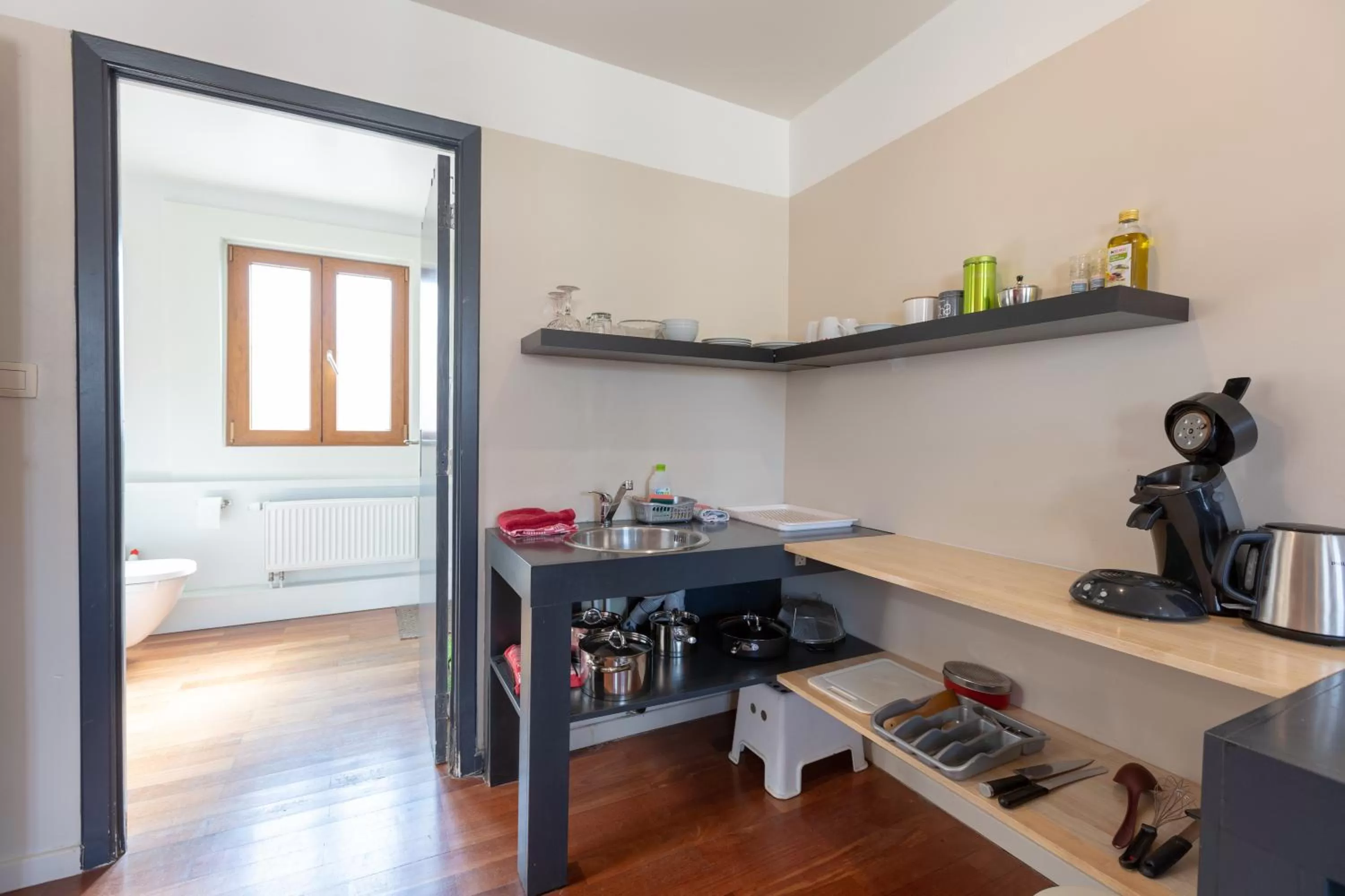 Photo of the whole room, Kitchen/Kitchenette in Because the Night city lodge