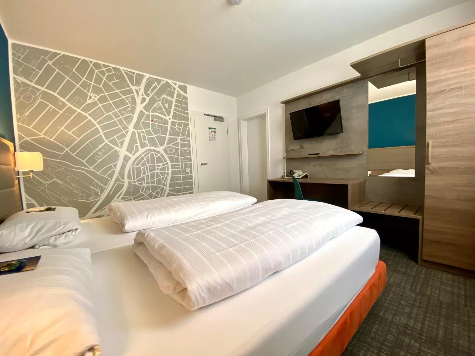 Photo of the whole room, Bed in Comfort Garni Stadtzentrum Hotel