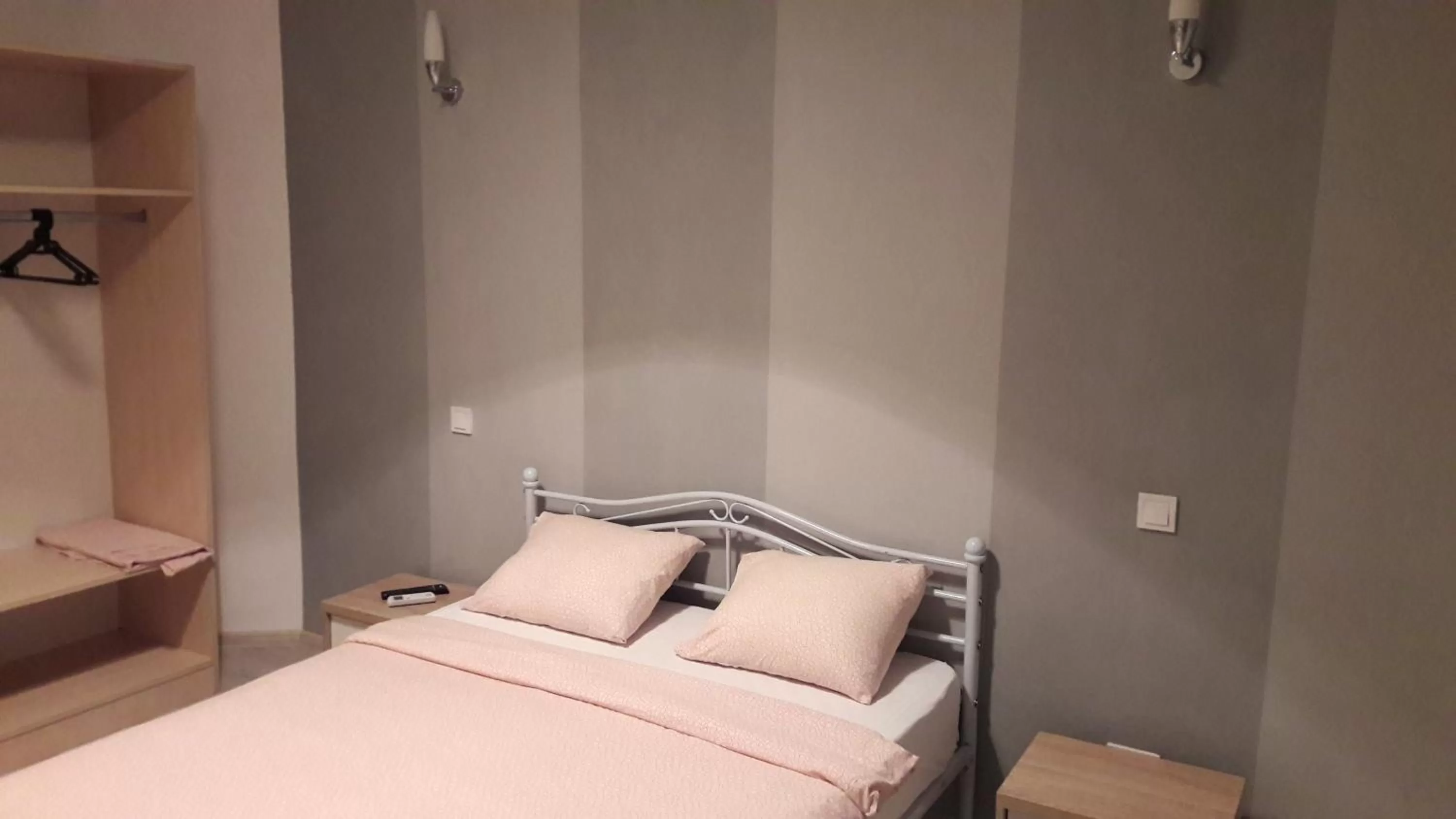 Bed in The Floor Piata Unirii