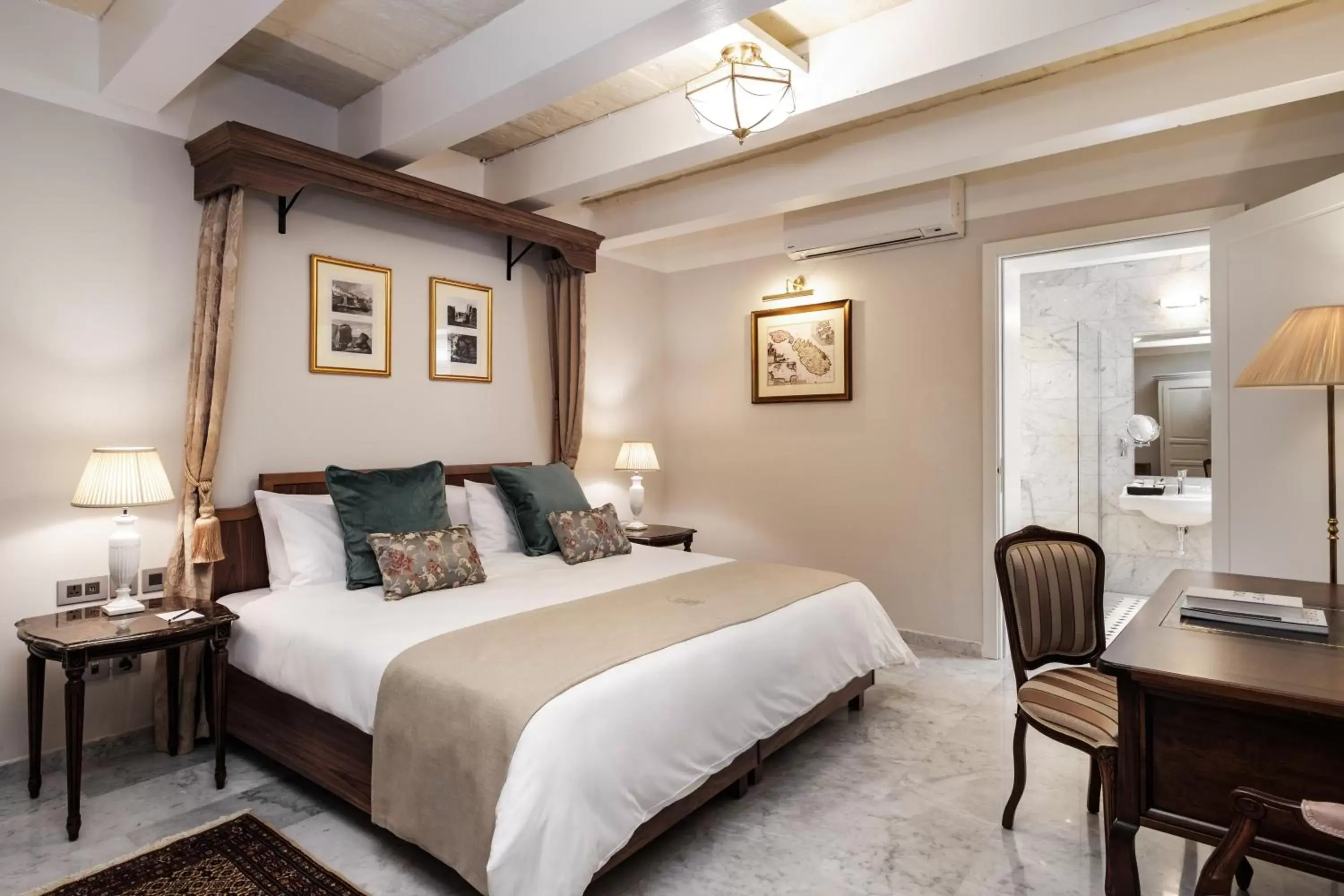 Double or Twin Room in Palais Le Brun Double or Twin Room in Palais Le Brun