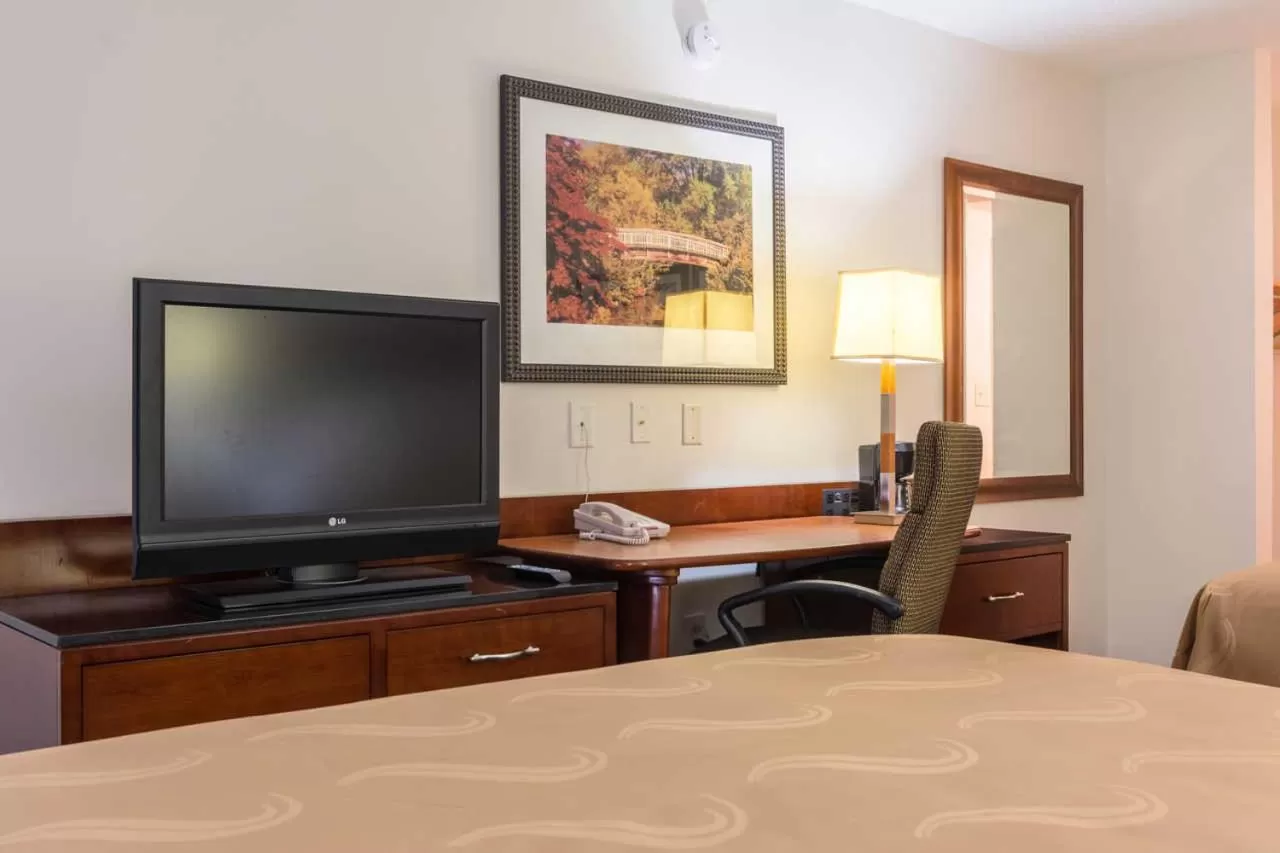 Bed in Days Inn by Wyndham Hartsfield Jackson Atlanta Airport West