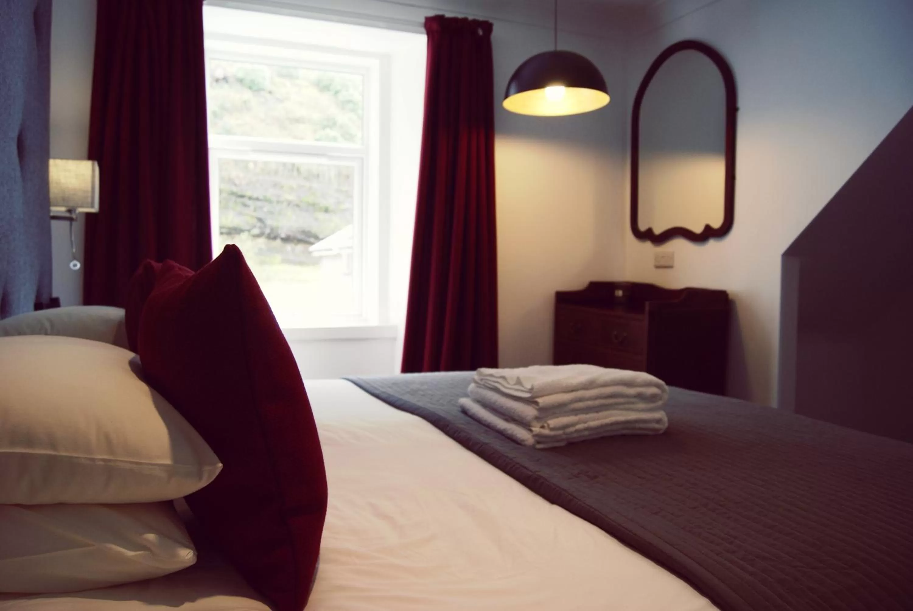 Photo of the whole room, Bed in Boat House Super Suites