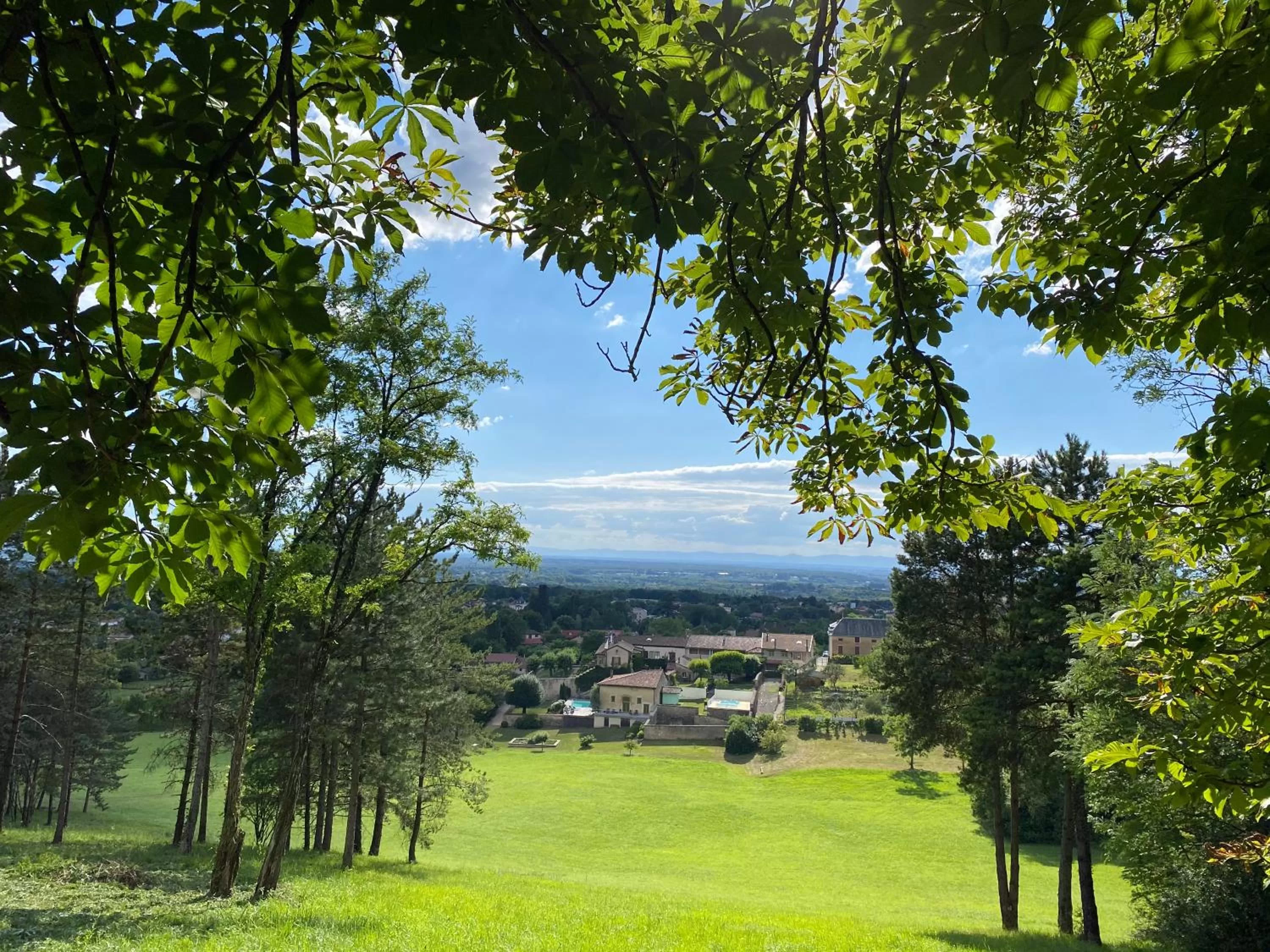 Garden in Clos de Mont July, architecture XVIIIe au cœur de la nature