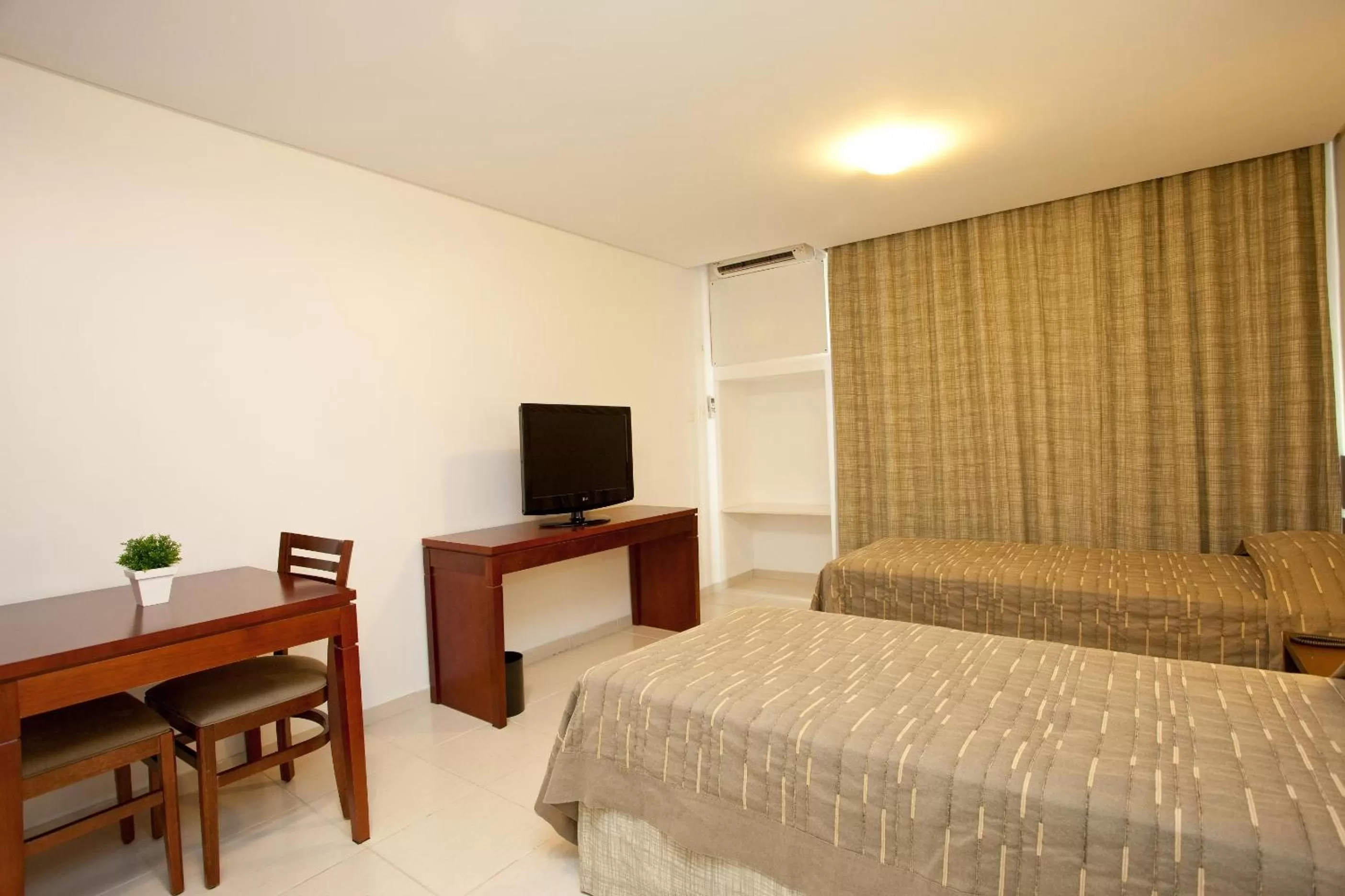 Photo of the whole room, Bed in America Towers Hotel