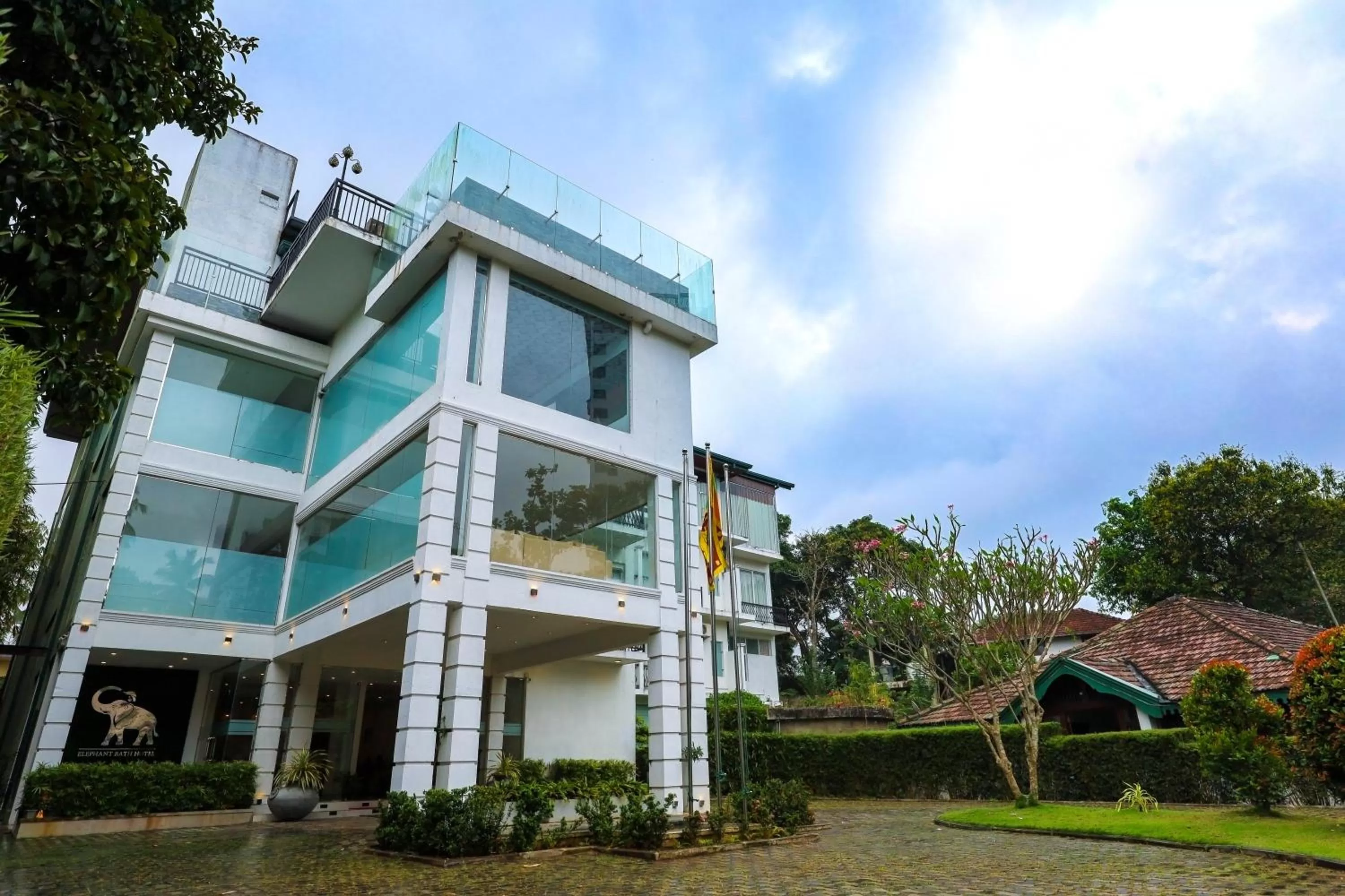 Property building in Hotel Ganthera Kandy