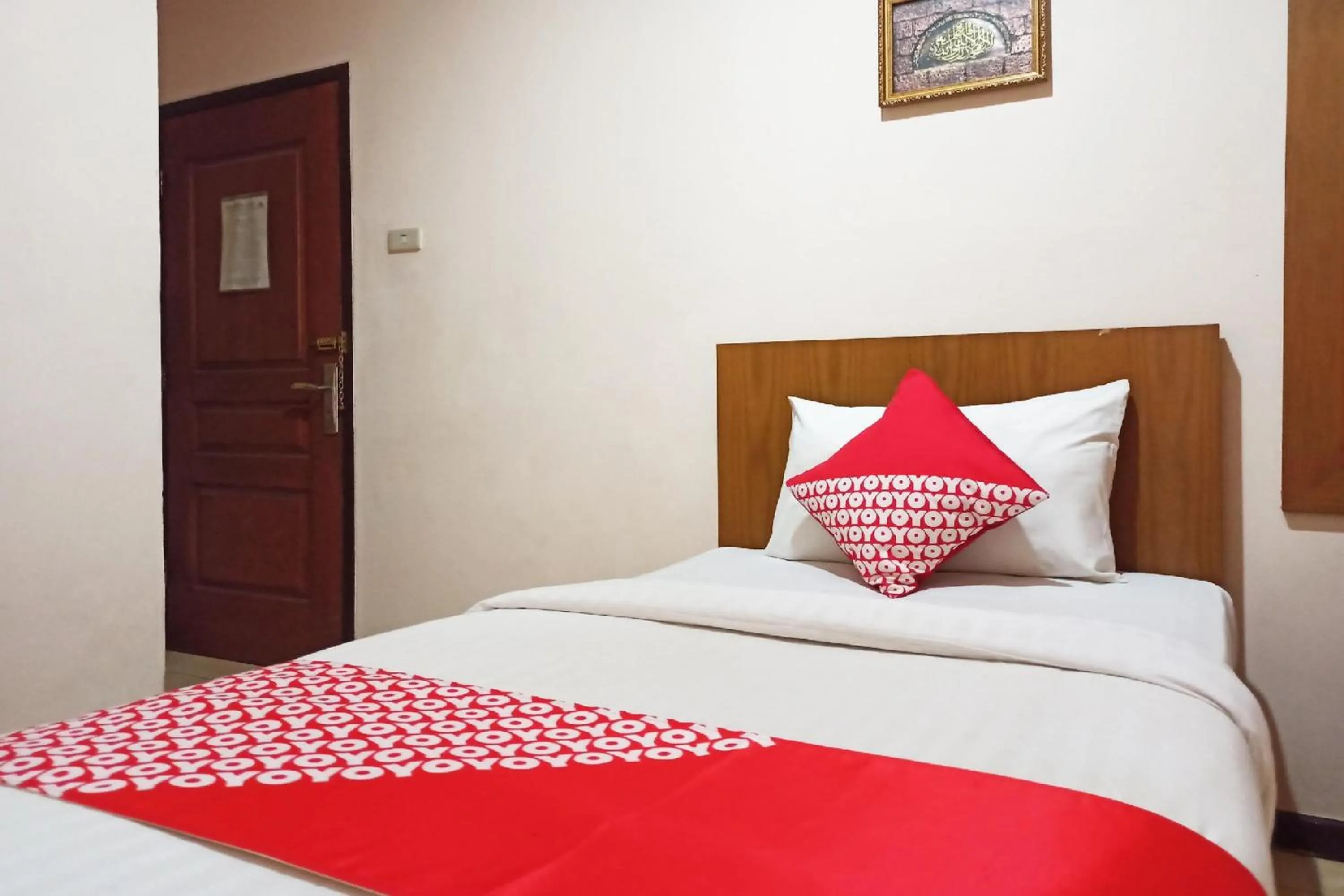 Single Room - single occupancy in Capital O 142 Hotel Al Furqon Syariah