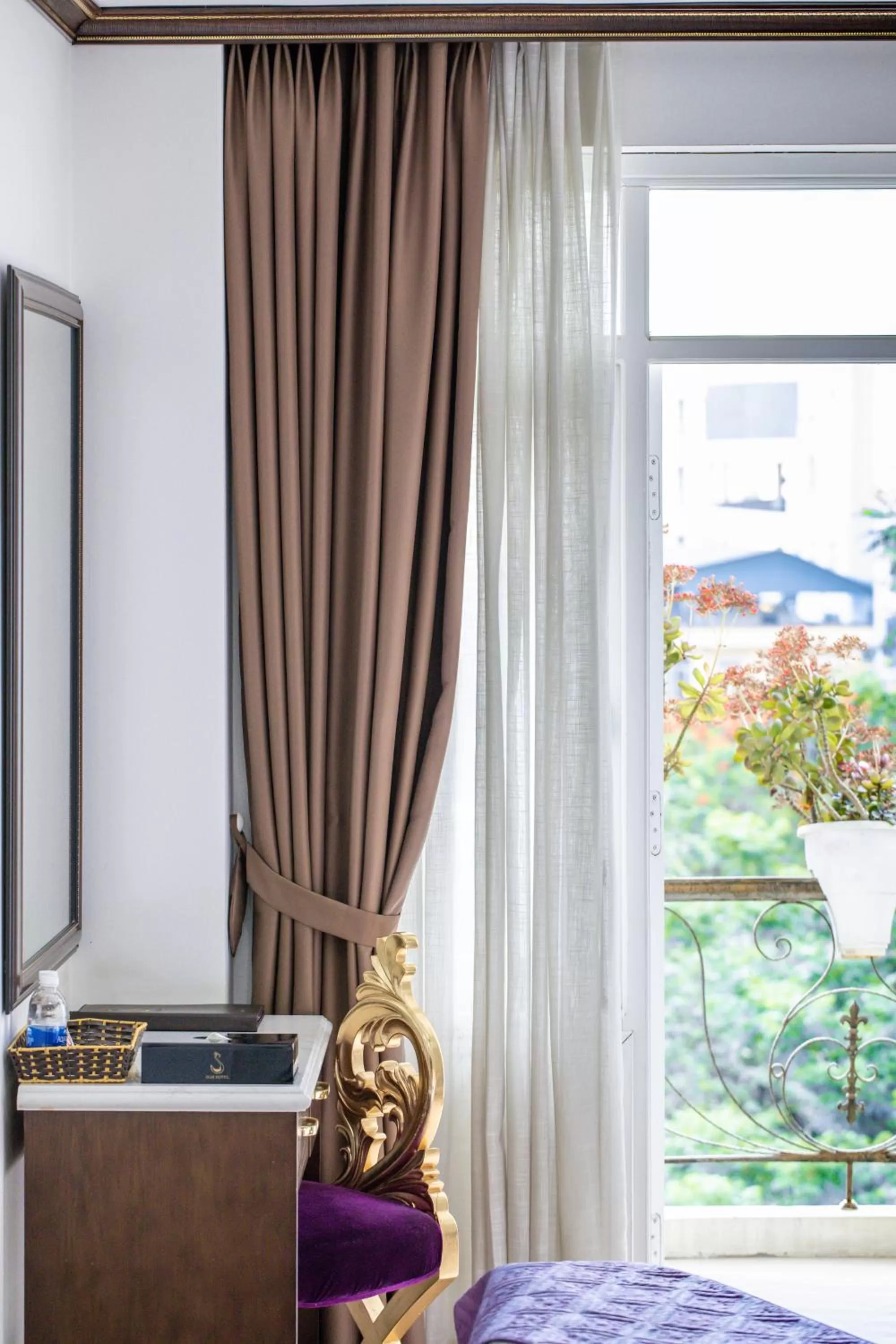 Seating area in Hanoi Suji Hotel