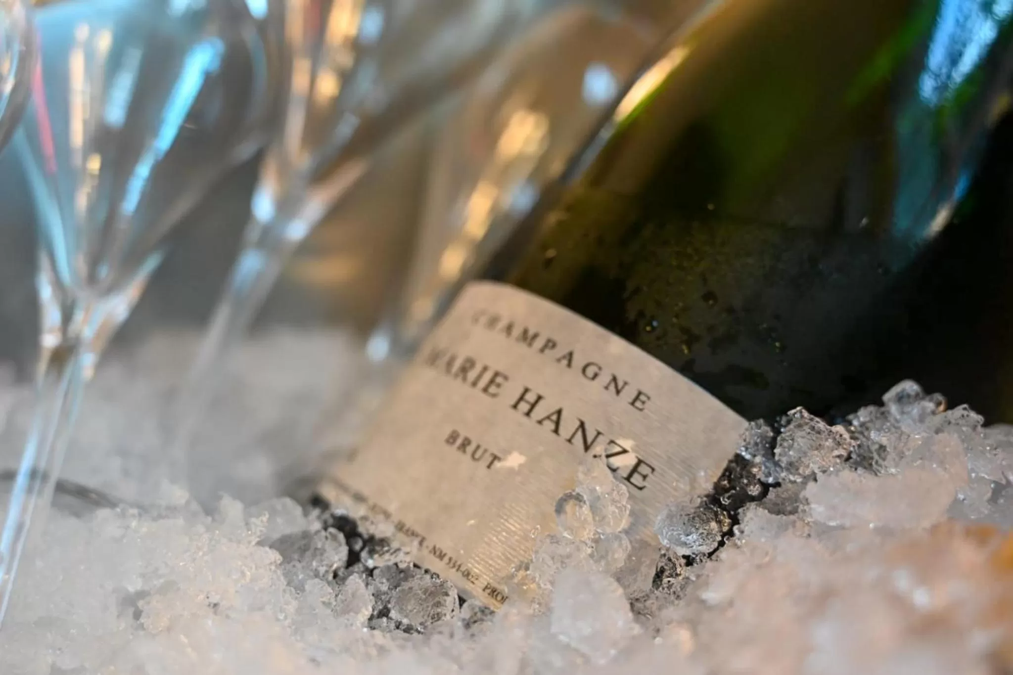 Food and drinks in The Originals Hôtel Le Cise Restaurant Chambres et Suites