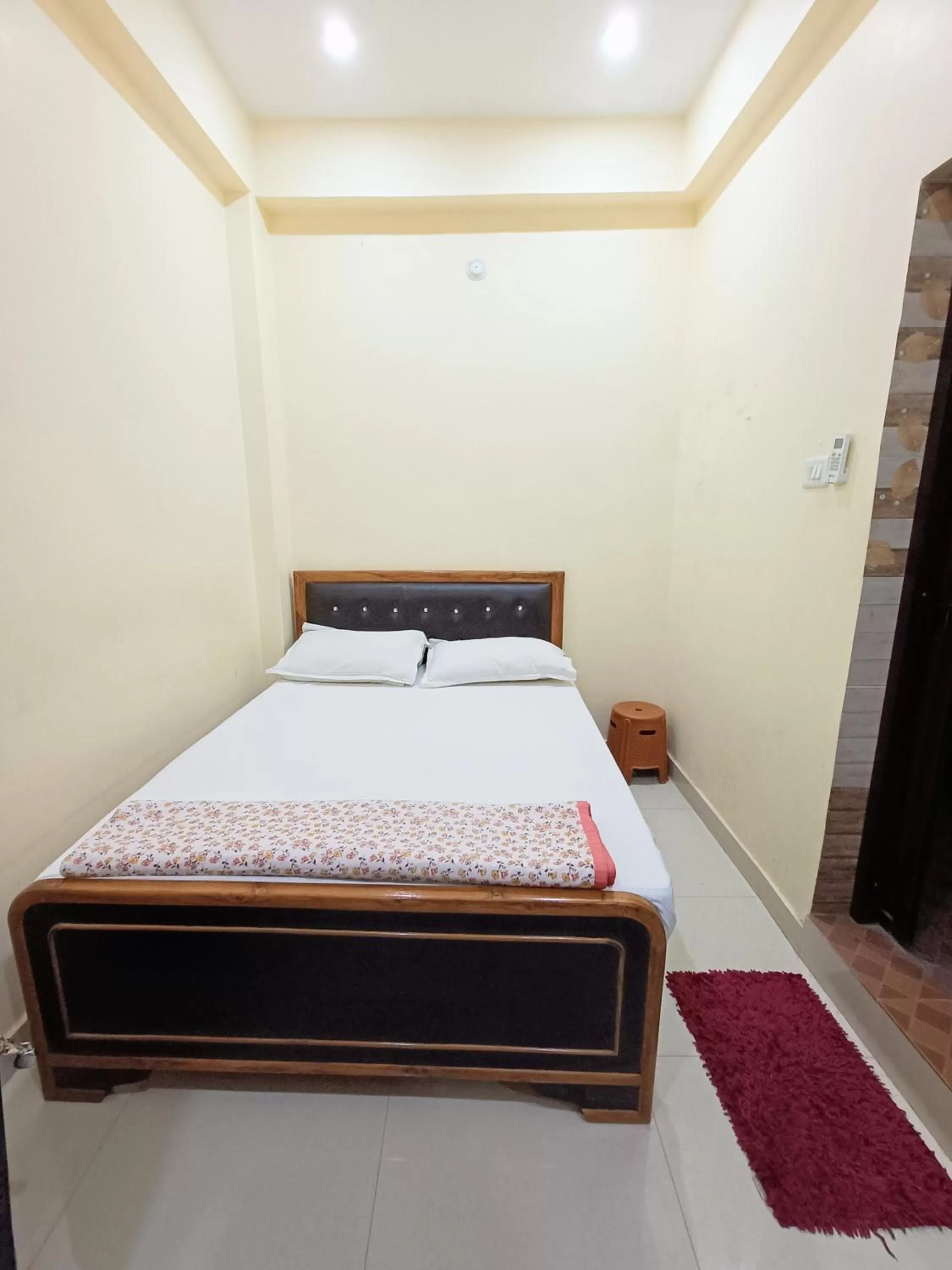 Bed in Saraswati Palace