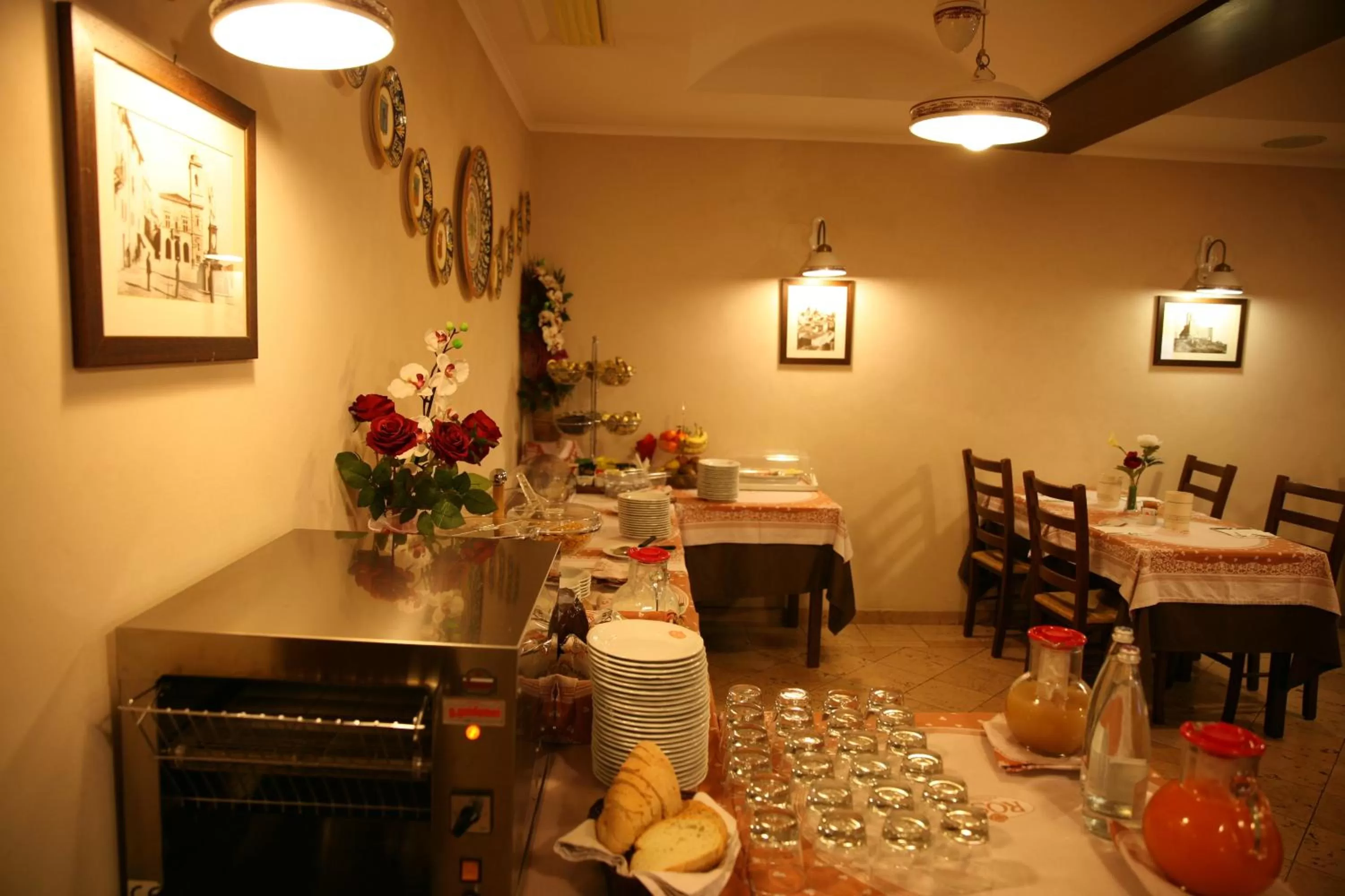 Restaurant/places to eat in Hotel Rosa