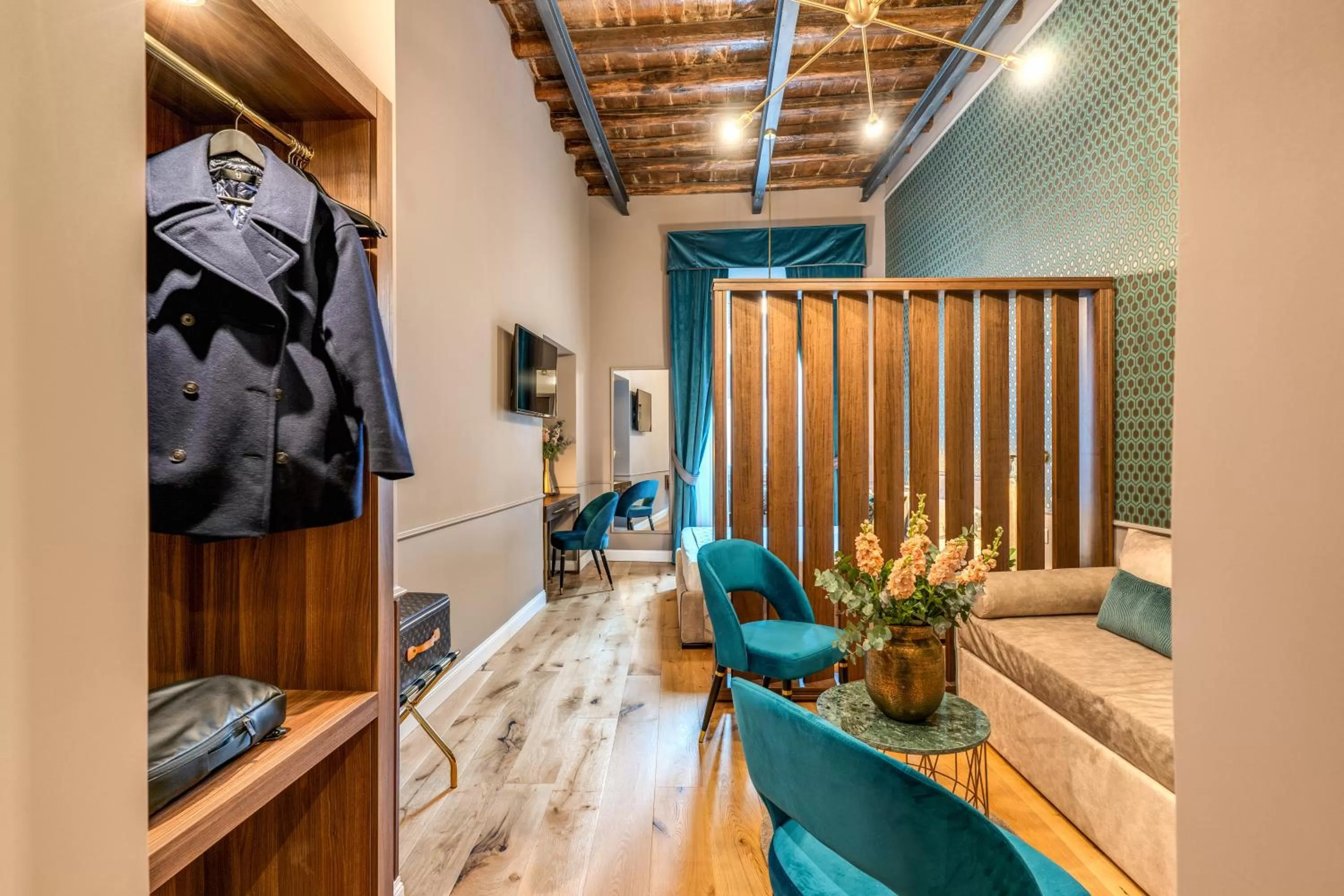 Bed in Tree Charme Parliament Boutique Hotel