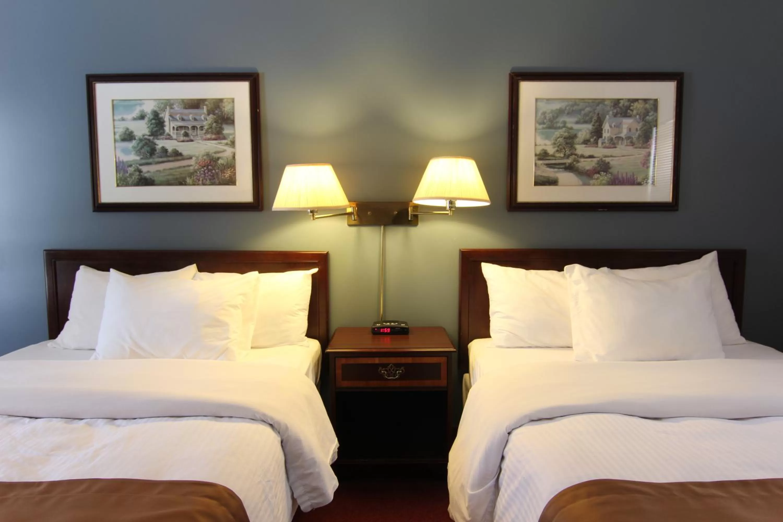 Double Room with Two Double Beds in Bancroft Inn & Suites