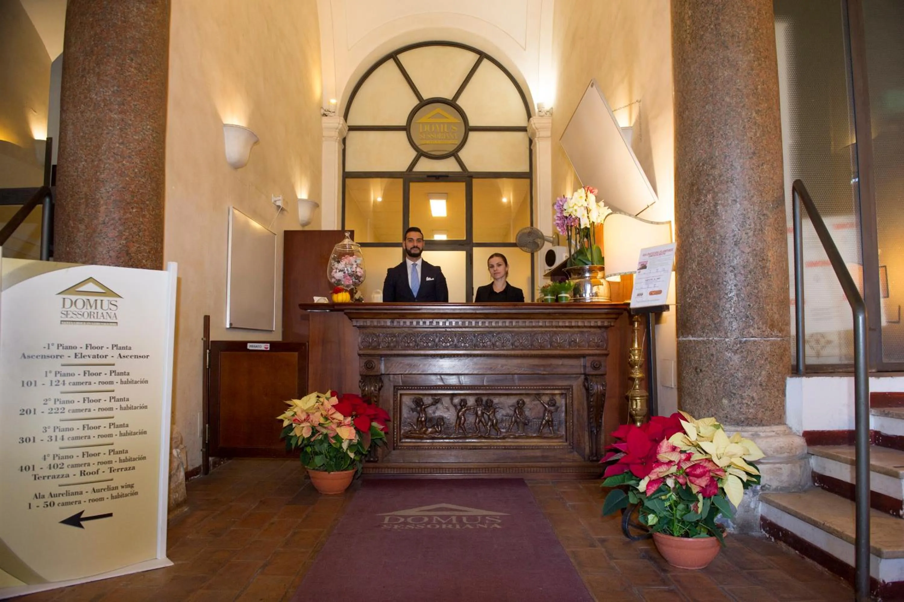 Lobby or reception in Domus Sessoriana