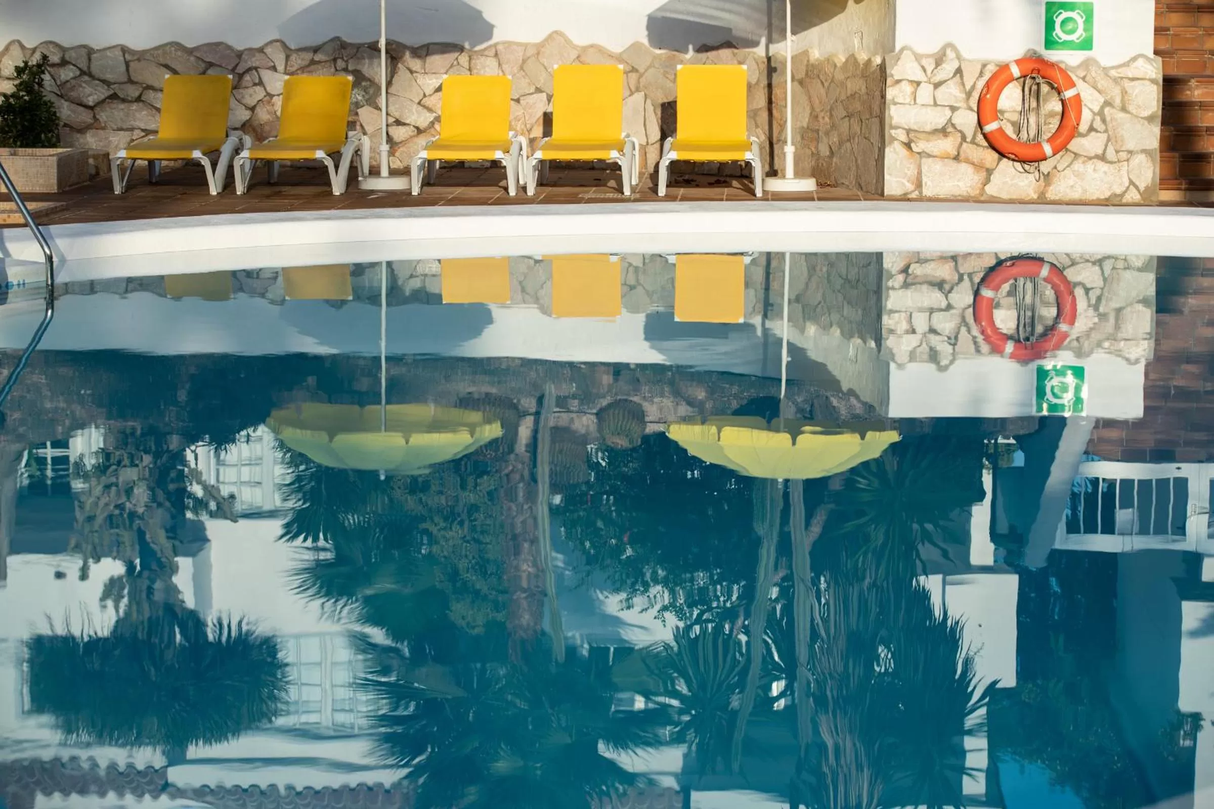 Swimming pool in Fuentepark Apartments