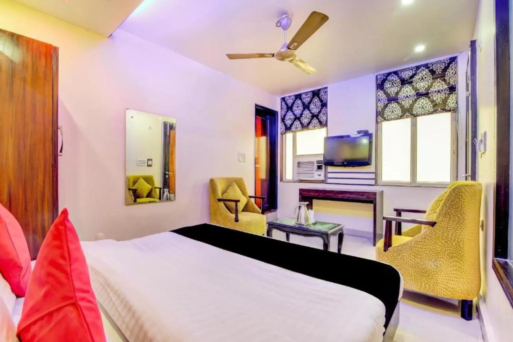 Bed in Staybook - Hotel City Stories - By Aira Xing, Paharganj, New Delhi