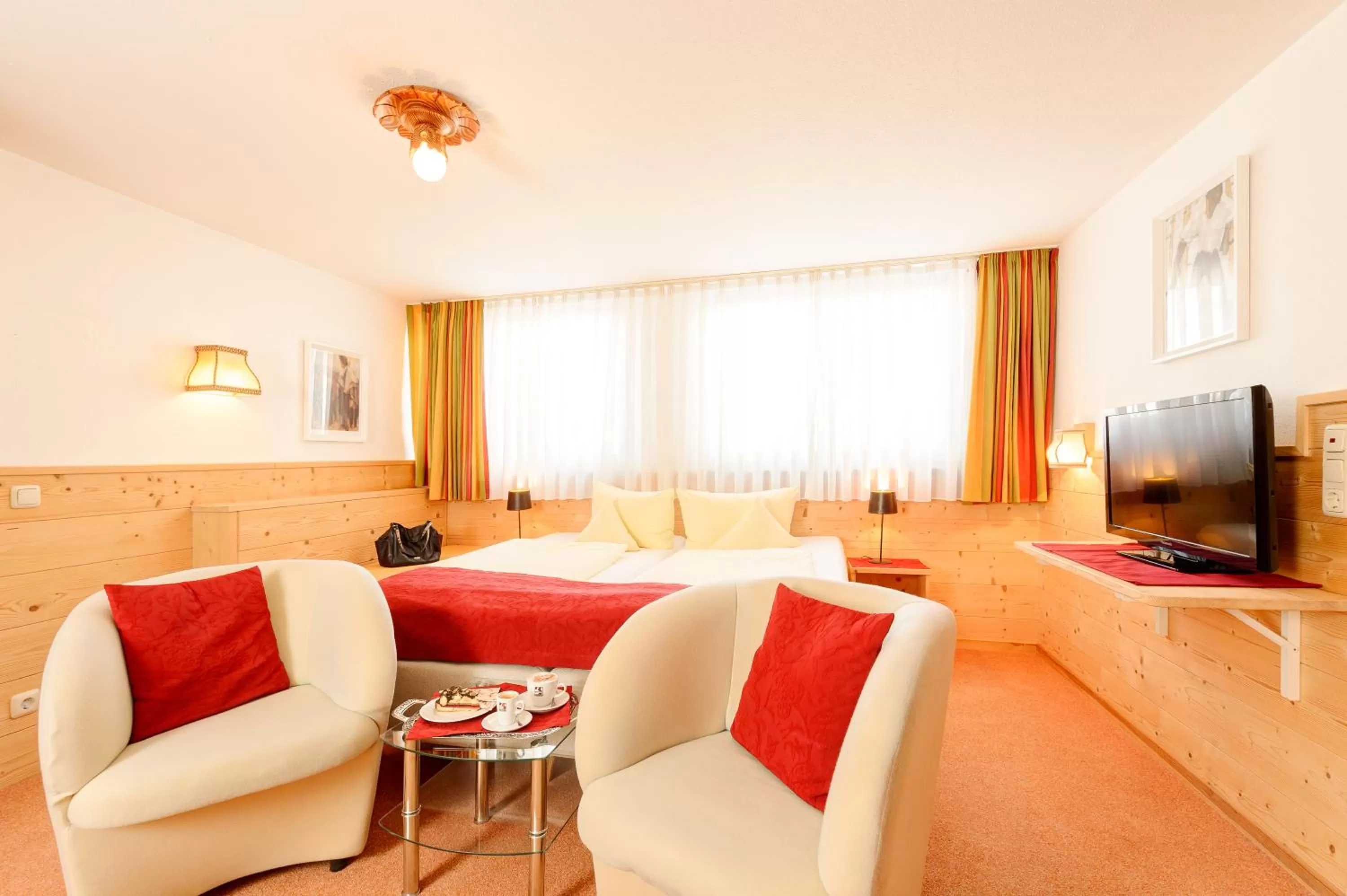 Photo of the whole room, Lounge/Bar in Familien- und Wellnesshotel "Viktoria"