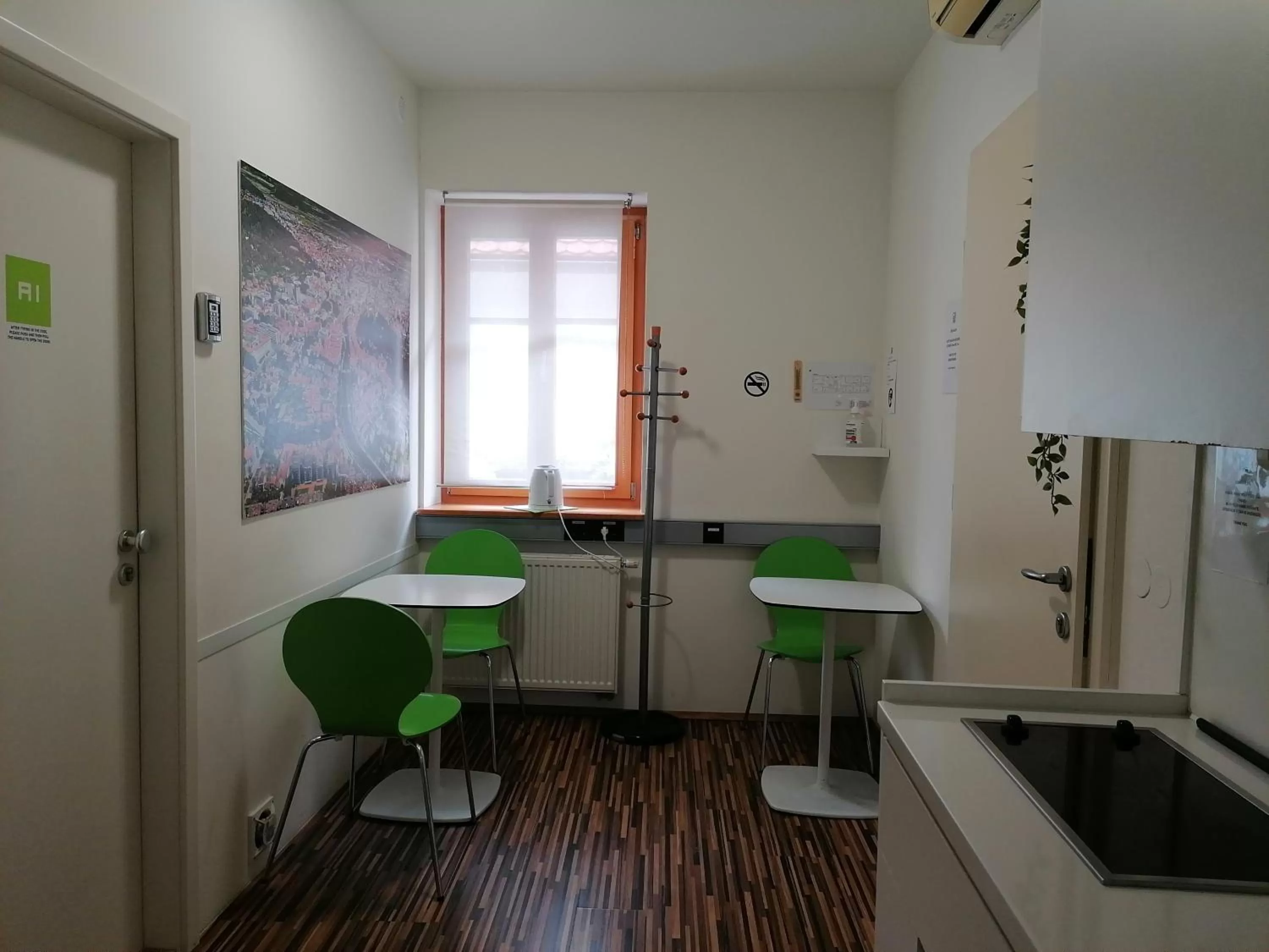 Kitchen or kitchenette in CUBE central rooms for 2