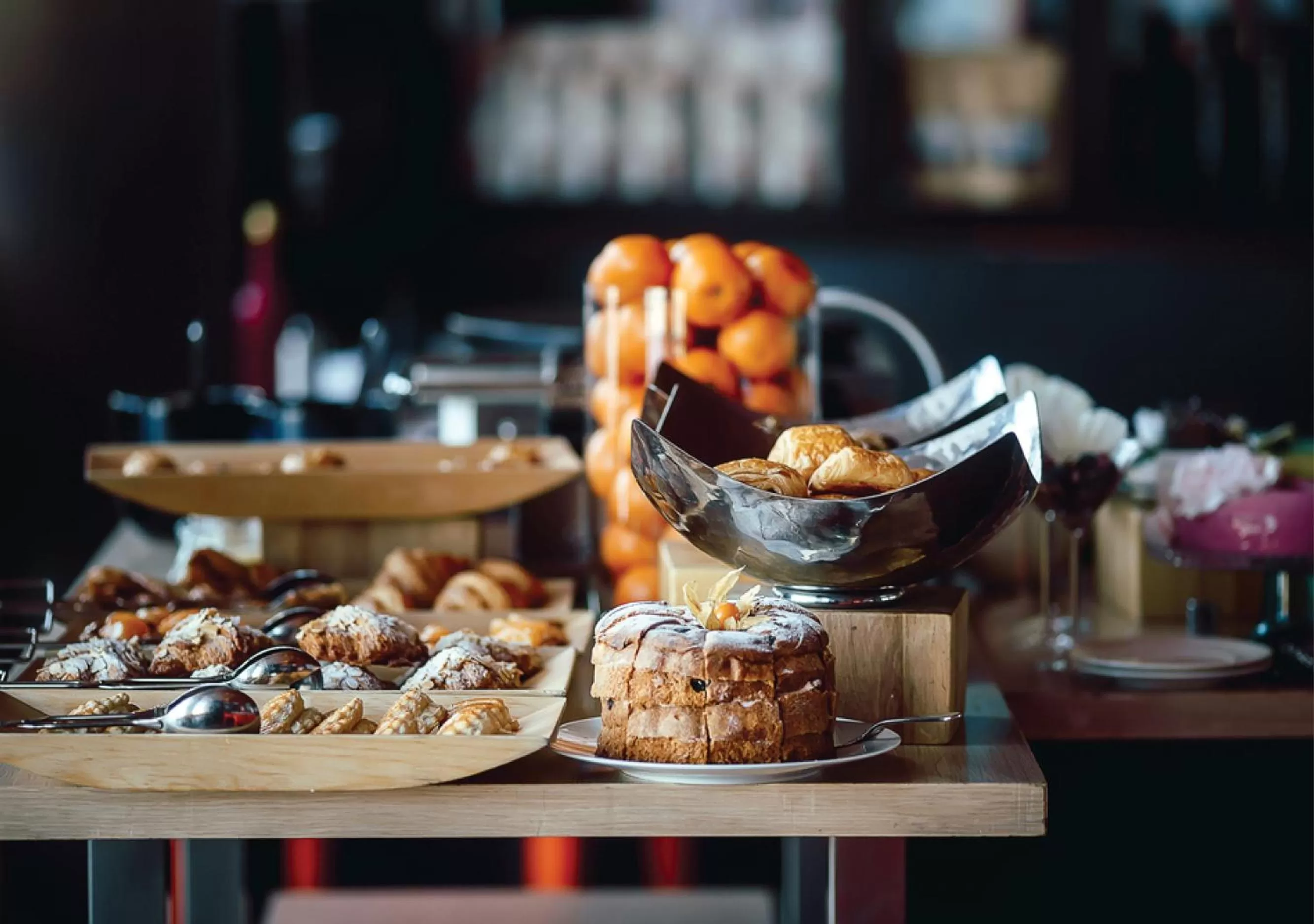 Restaurant/places to eat in Holiday Inn Dhaka City Centre by IHG