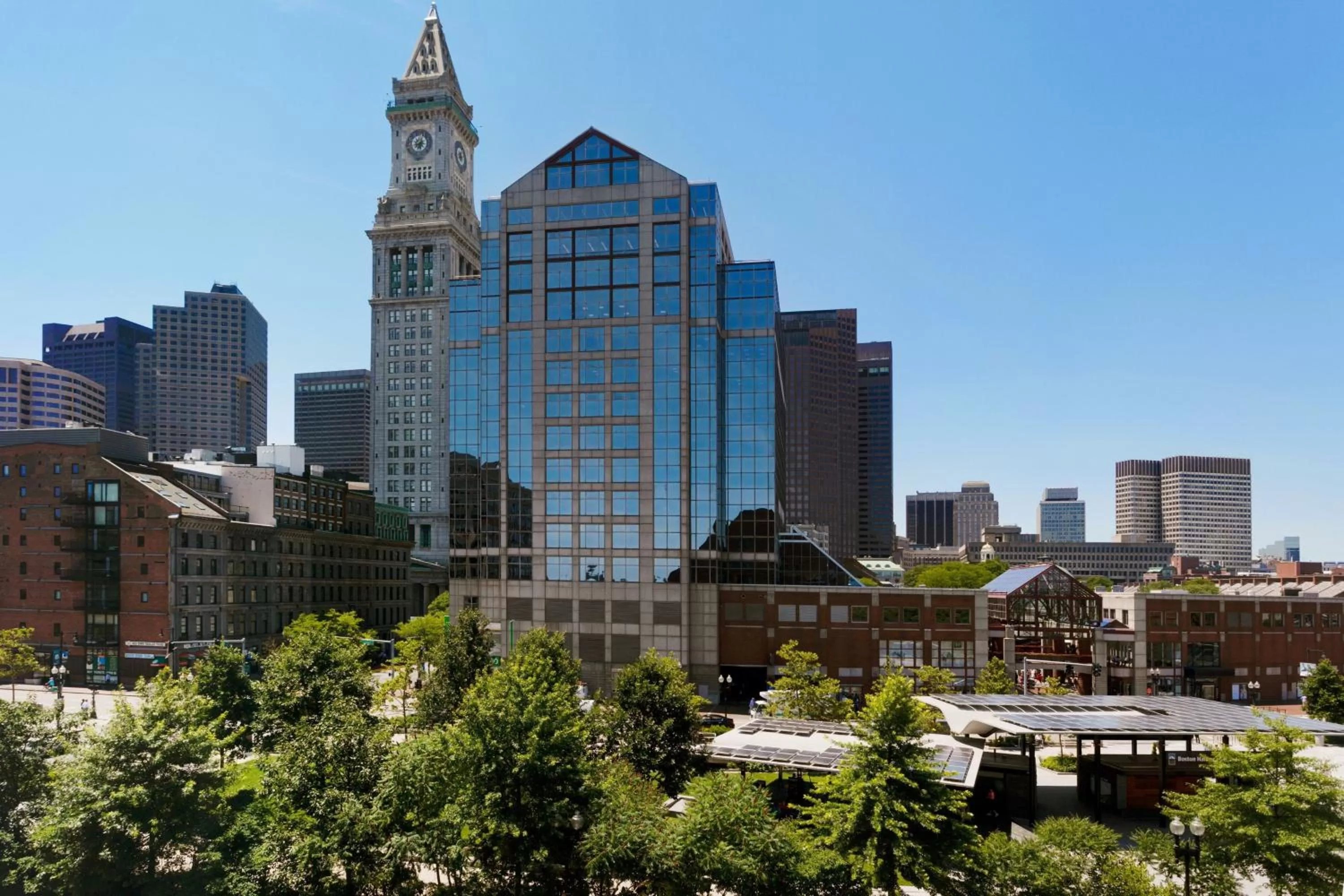 Photo of the whole room in Boston Marriott Long Wharf