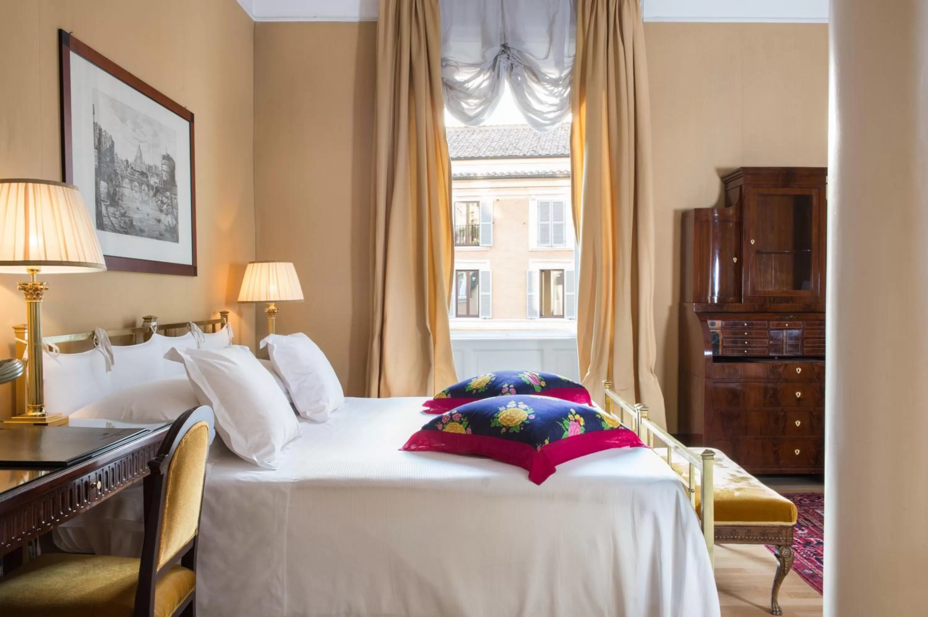 Bedroom, Bed in Grand Hotel Plaza