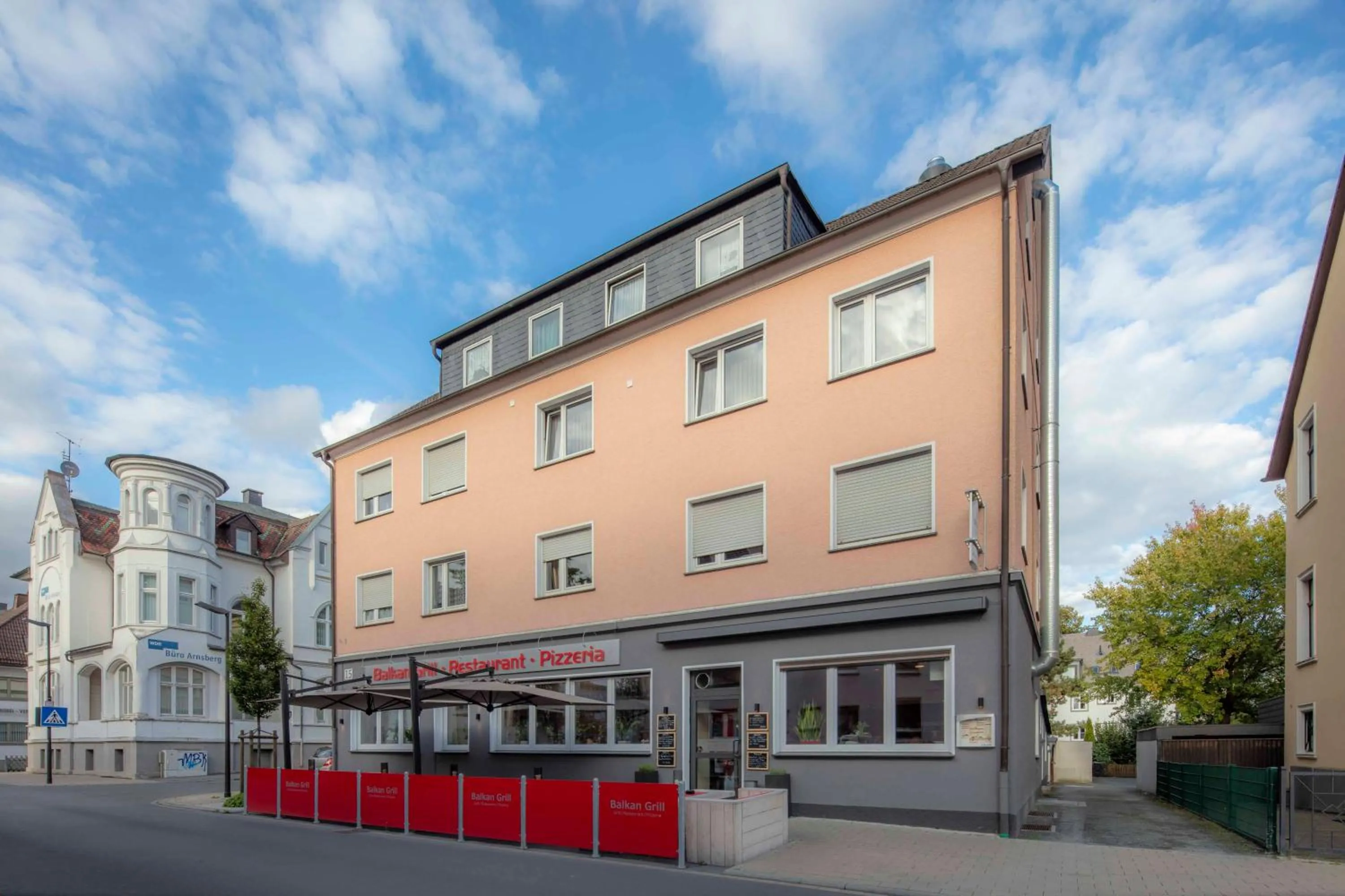 Property building in Mato One Zimmervermietung