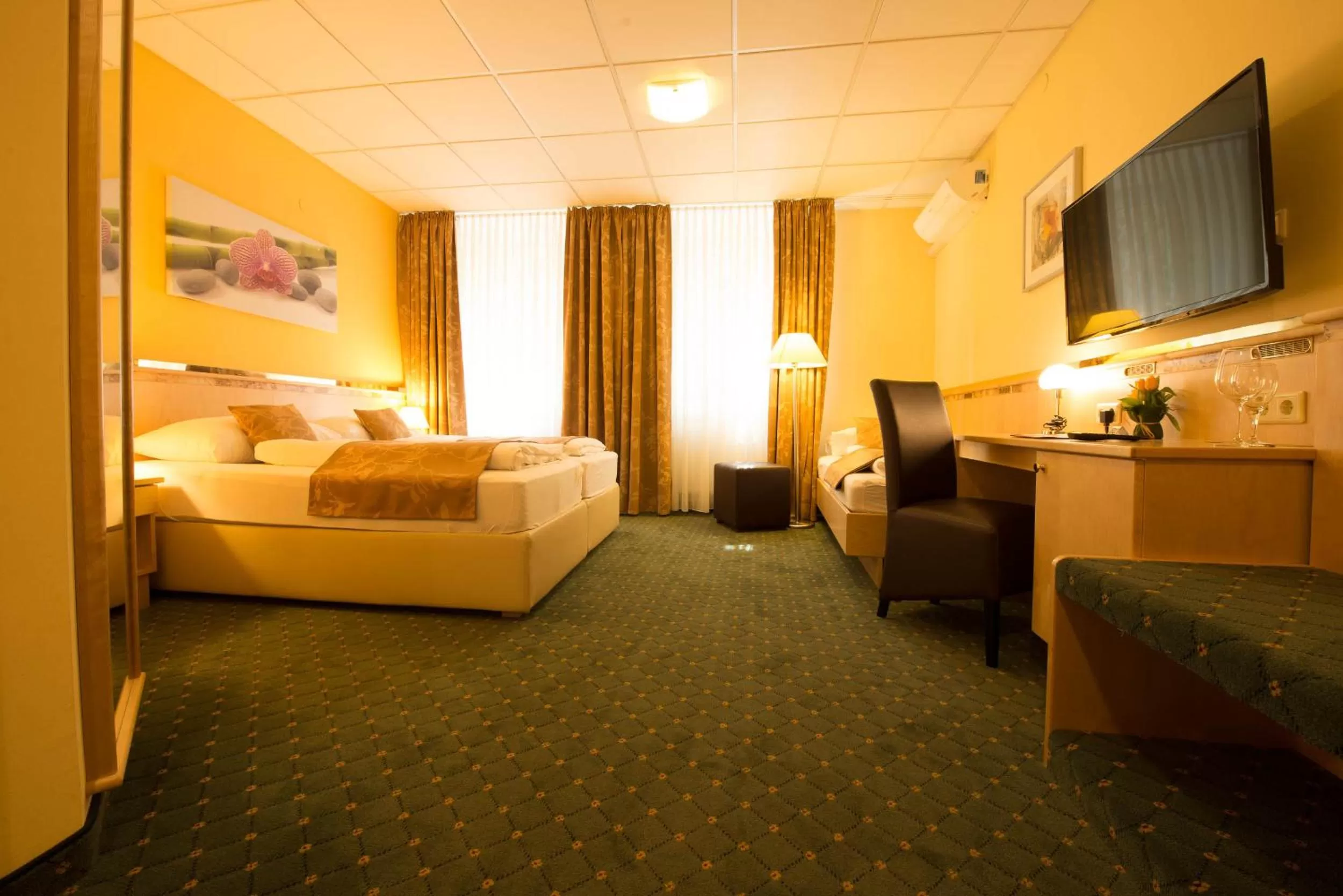 Photo of the whole room, Bed in Hotel Beethoven